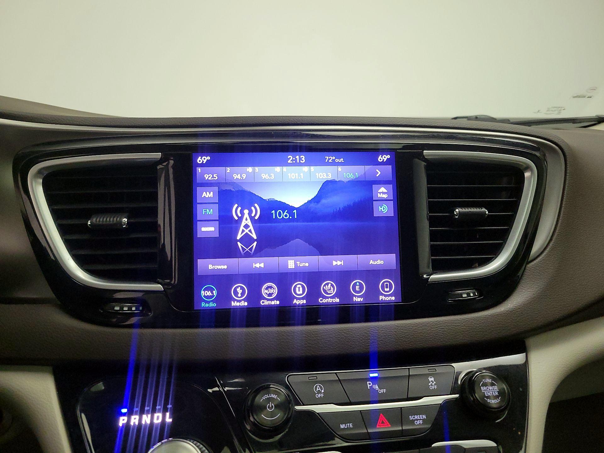 Thumbnail: 2018 Chrysler Pacifica - 16