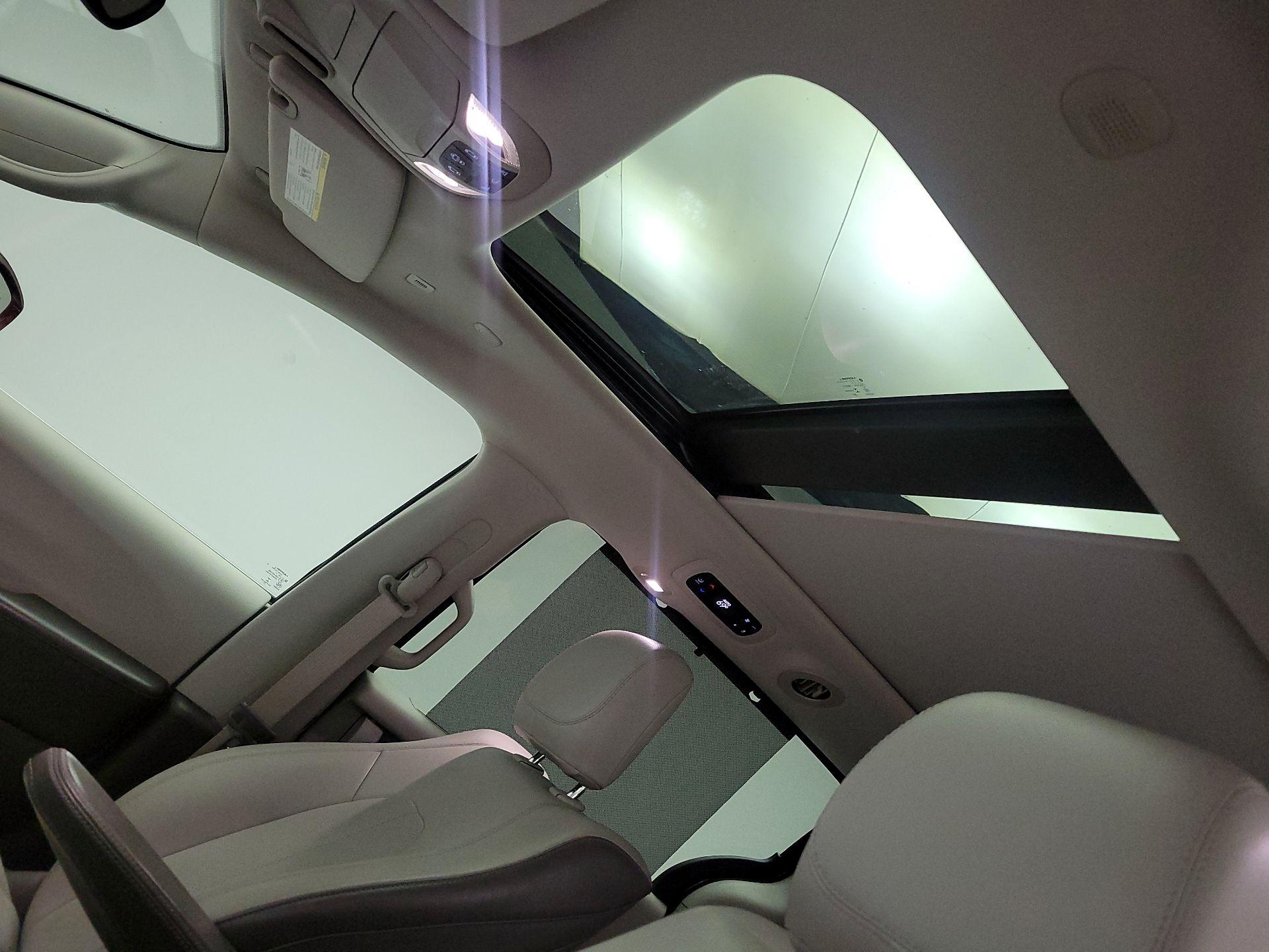 Thumbnail: 2018 Chrysler Pacifica - 20