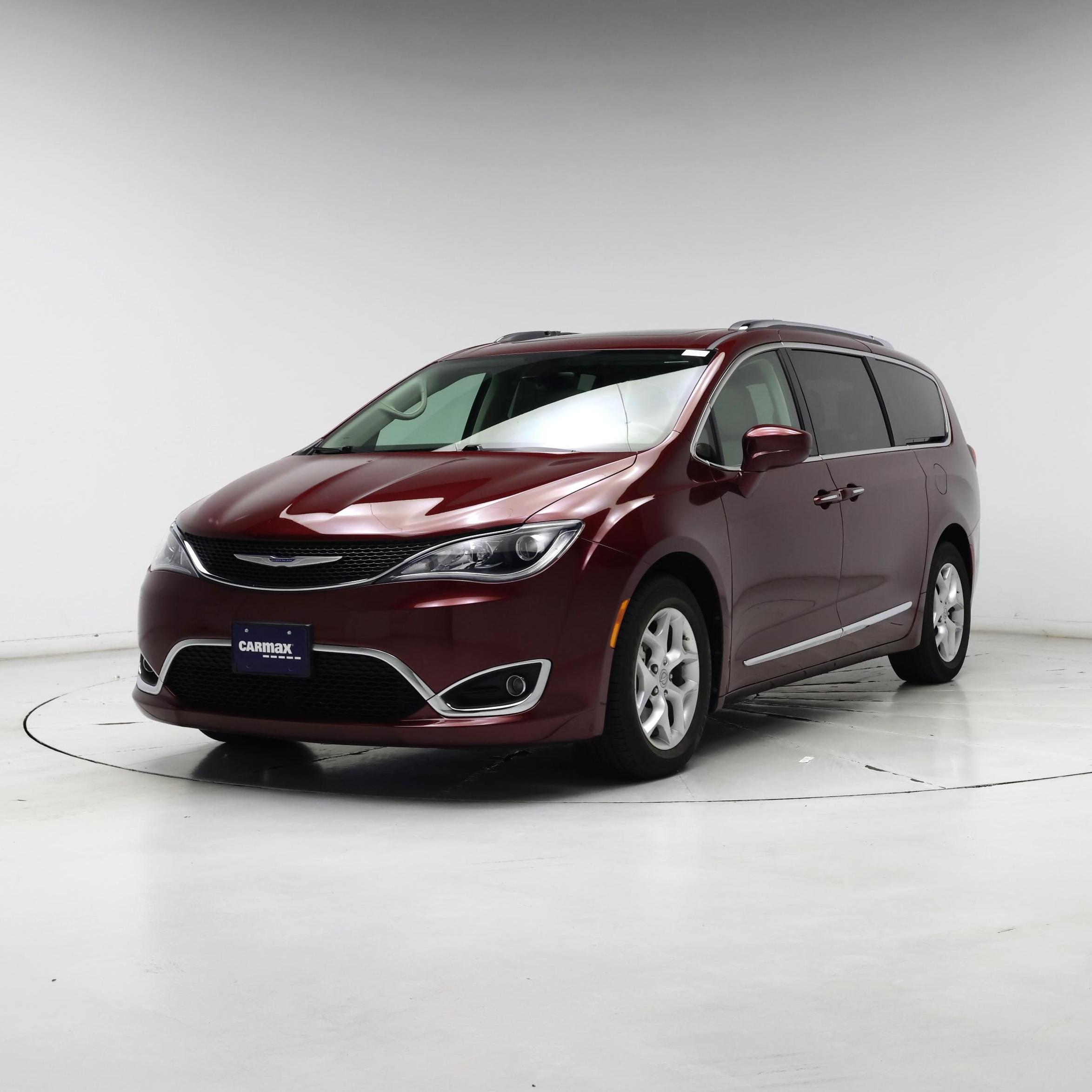 Thumbnail: 2018 Chrysler Pacifica - 4