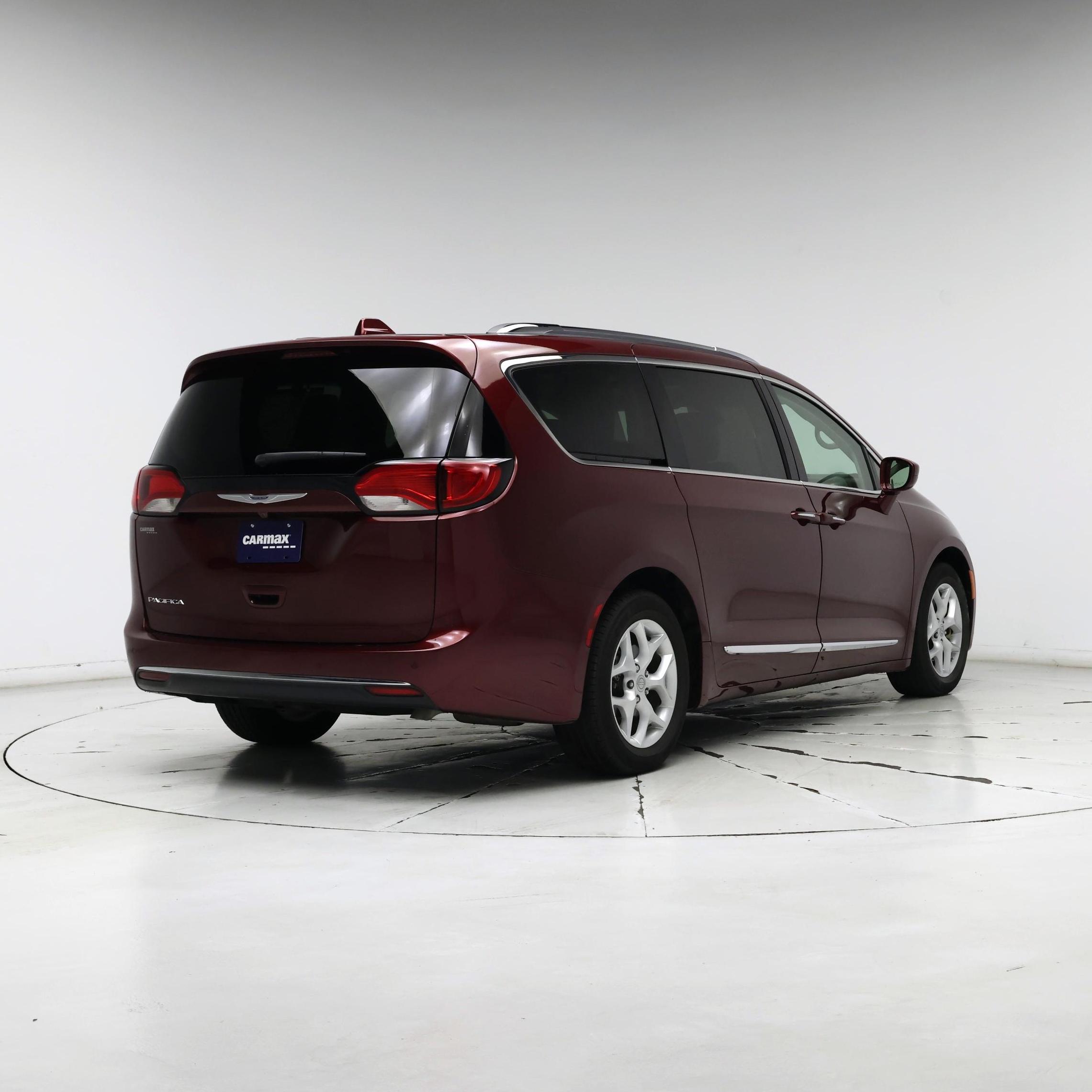 Thumbnail: 2018 Chrysler Pacifica - 8