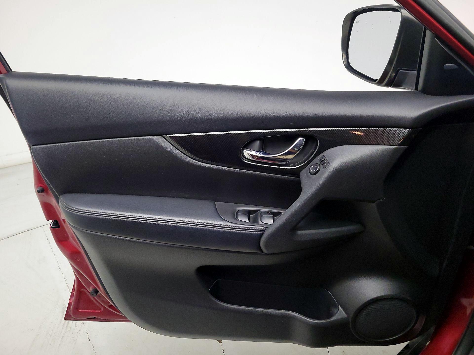 Thumbnail: 2016 Nissan Rogue - 12