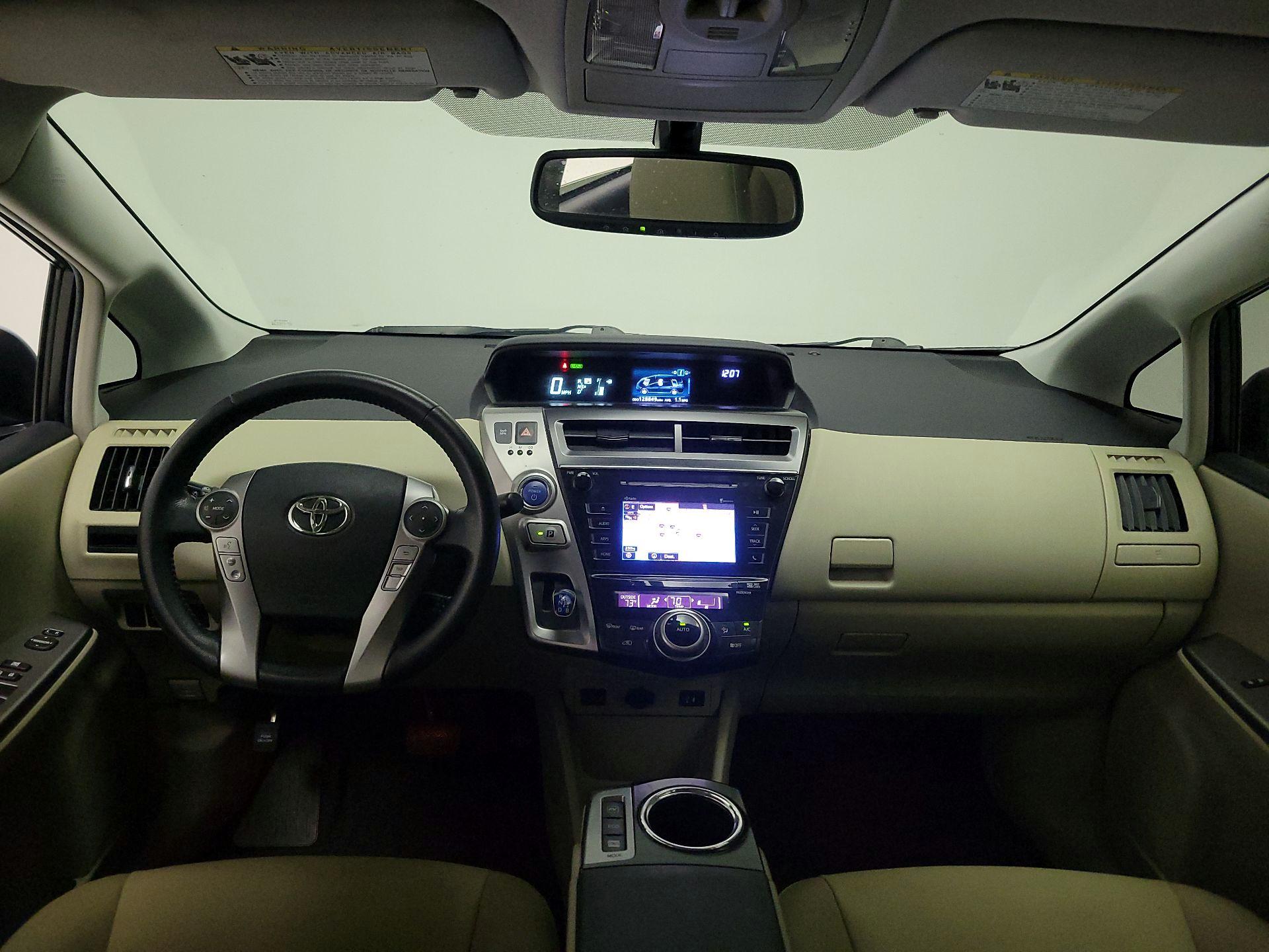 Thumbnail: 2016 Toyota Prius v - 9