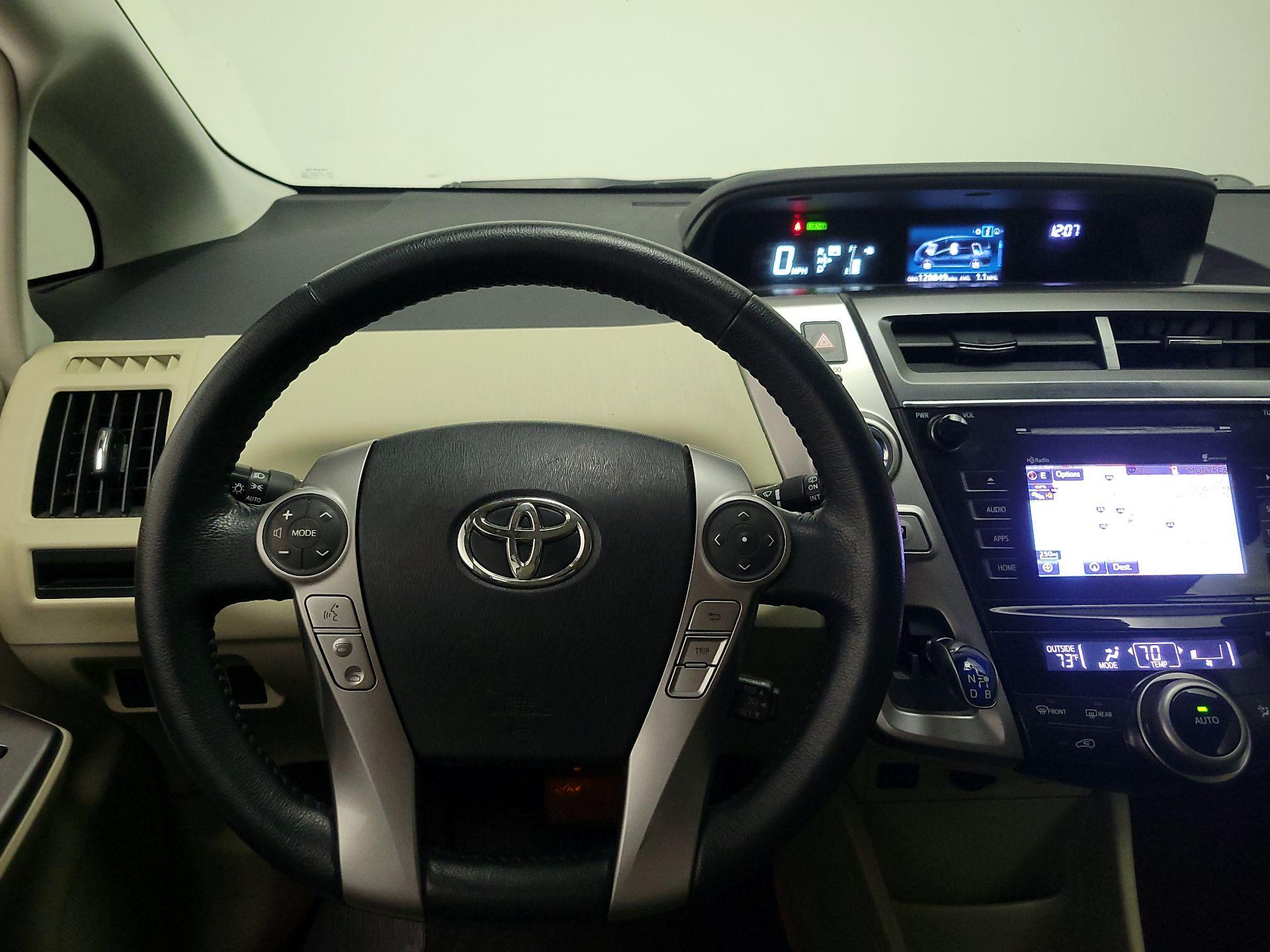 Thumbnail: 2016 Toyota Prius v - 10