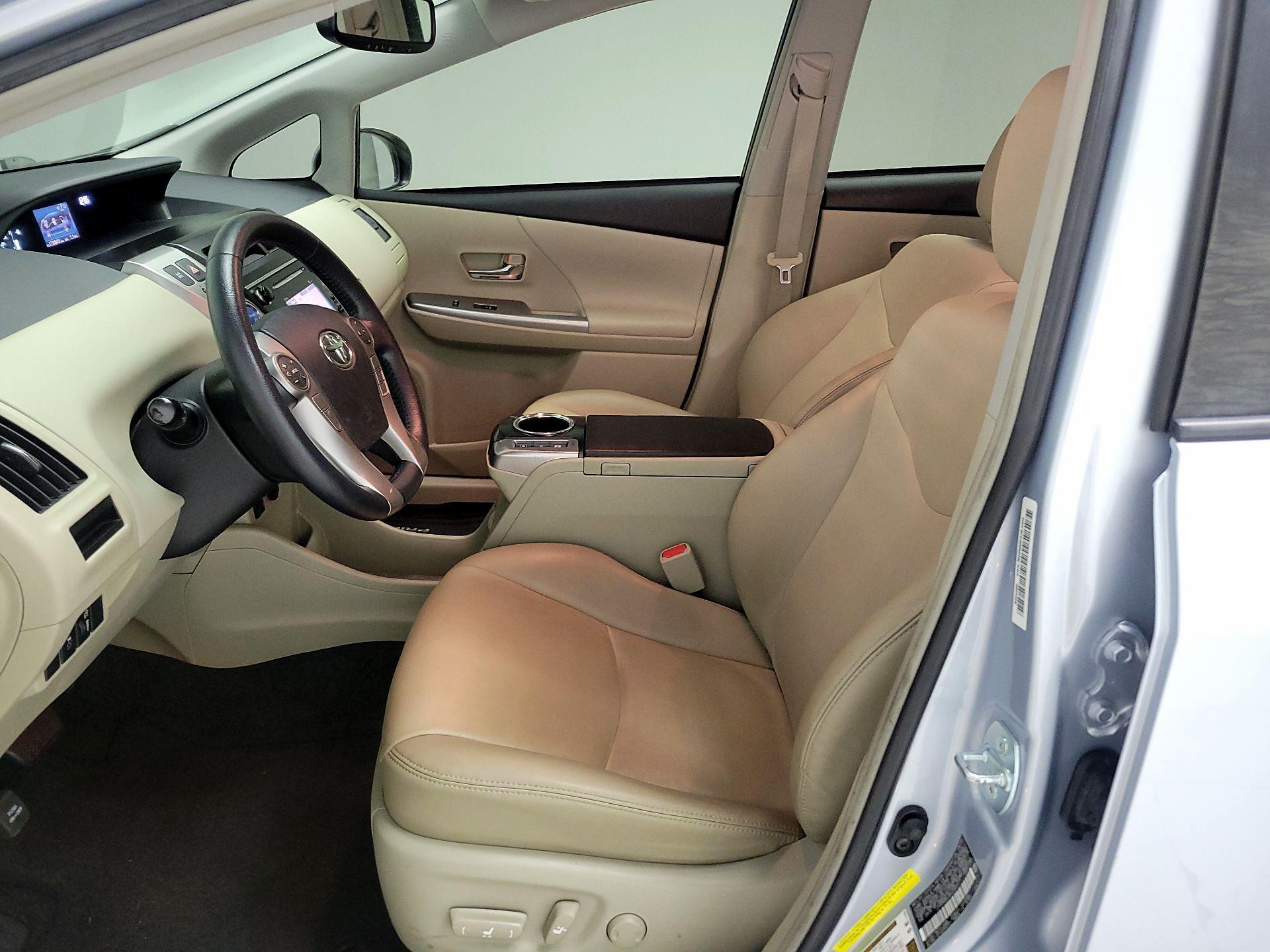 Thumbnail: 2016 Toyota Prius v - 11