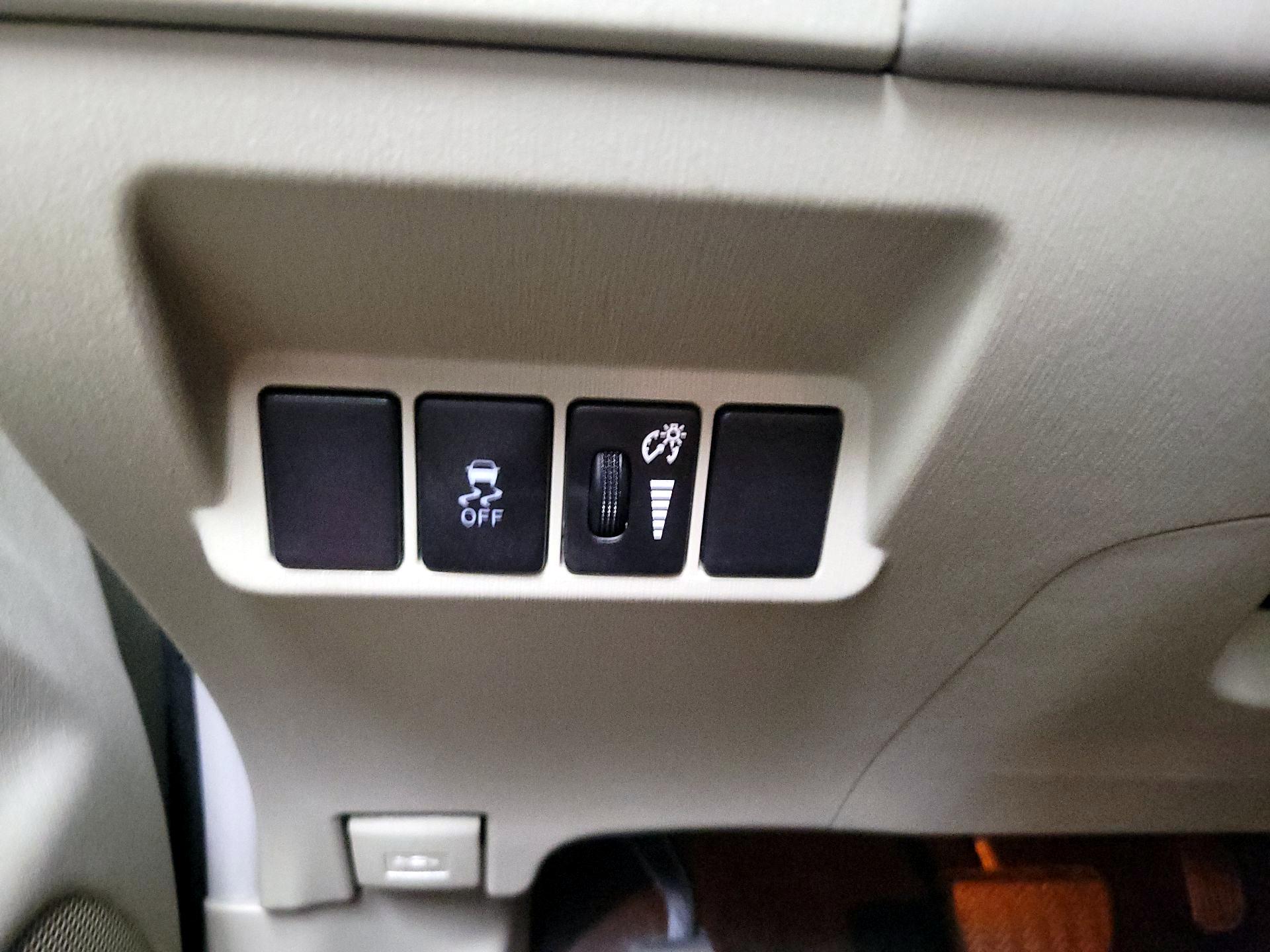 Thumbnail: 2016 Toyota Prius v - 13