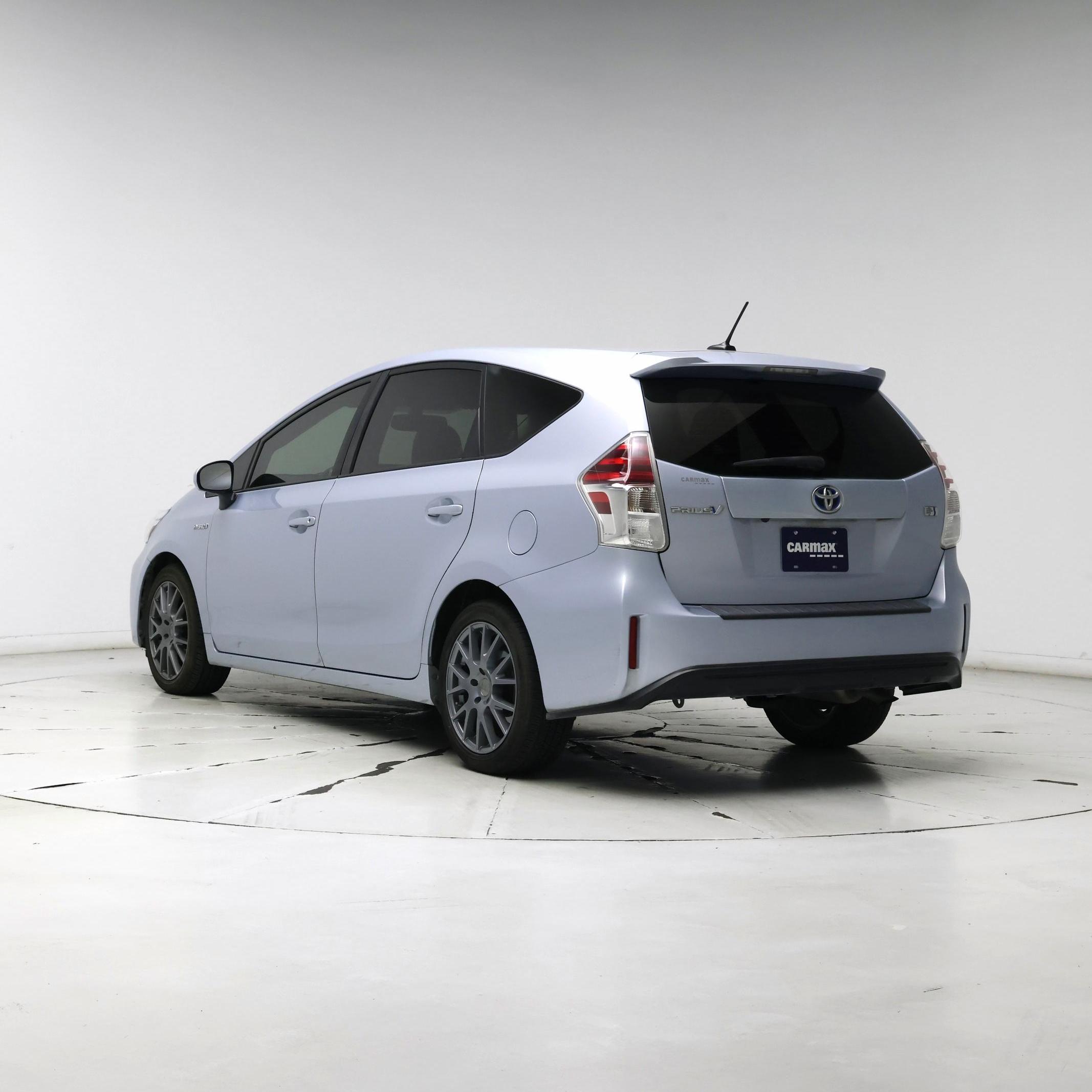 Thumbnail: 2016 Toyota Prius v - 2