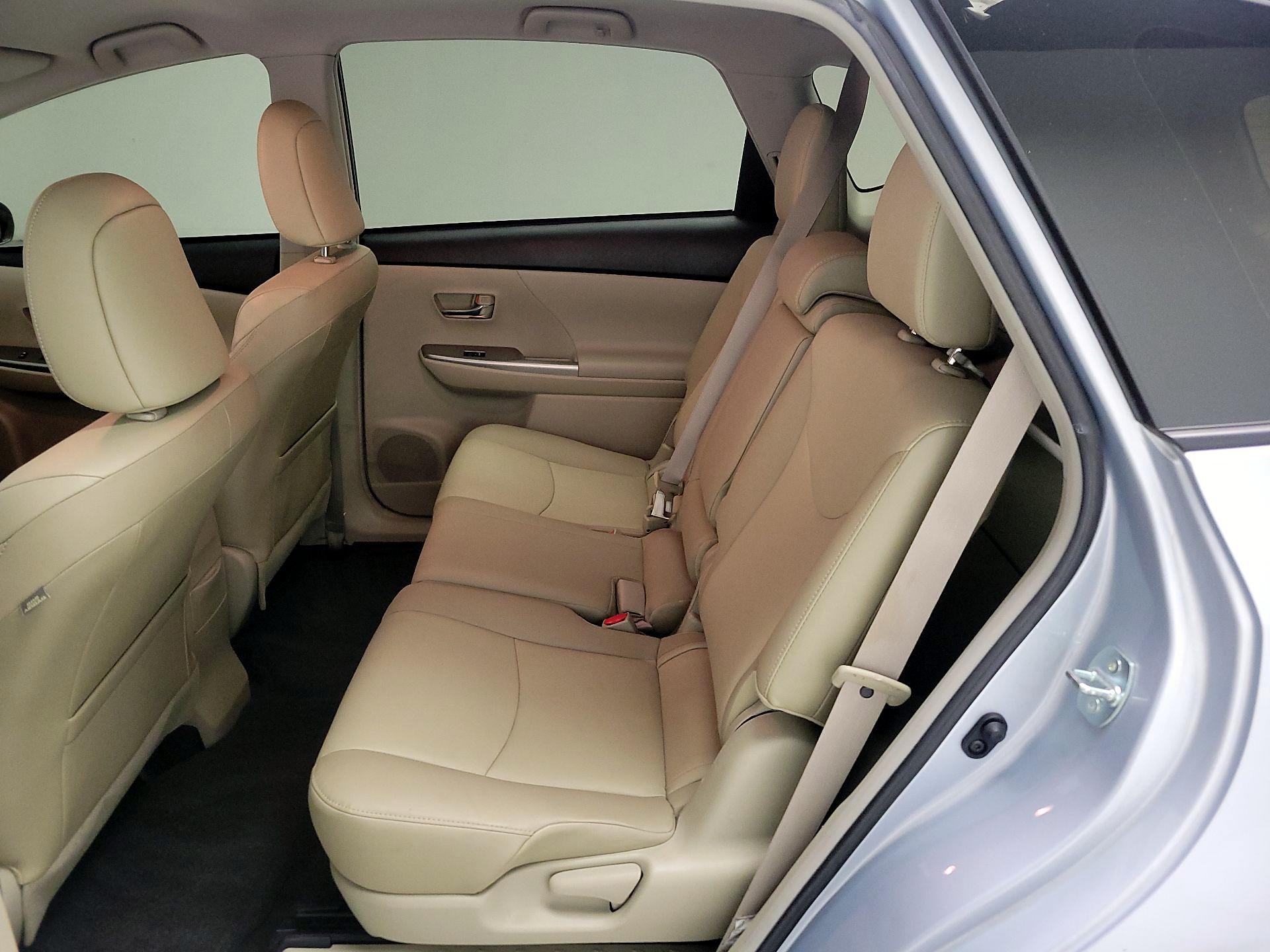 Thumbnail: 2016 Toyota Prius v - 20