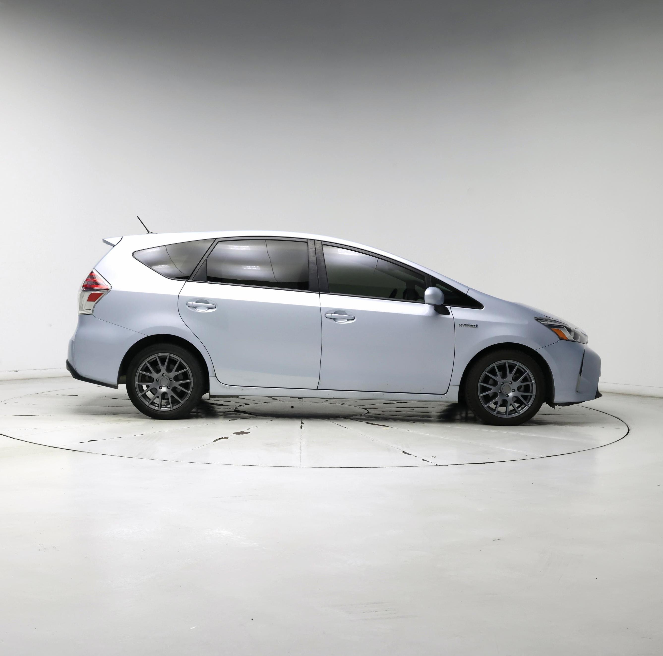 Thumbnail: 2016 Toyota Prius v - 7