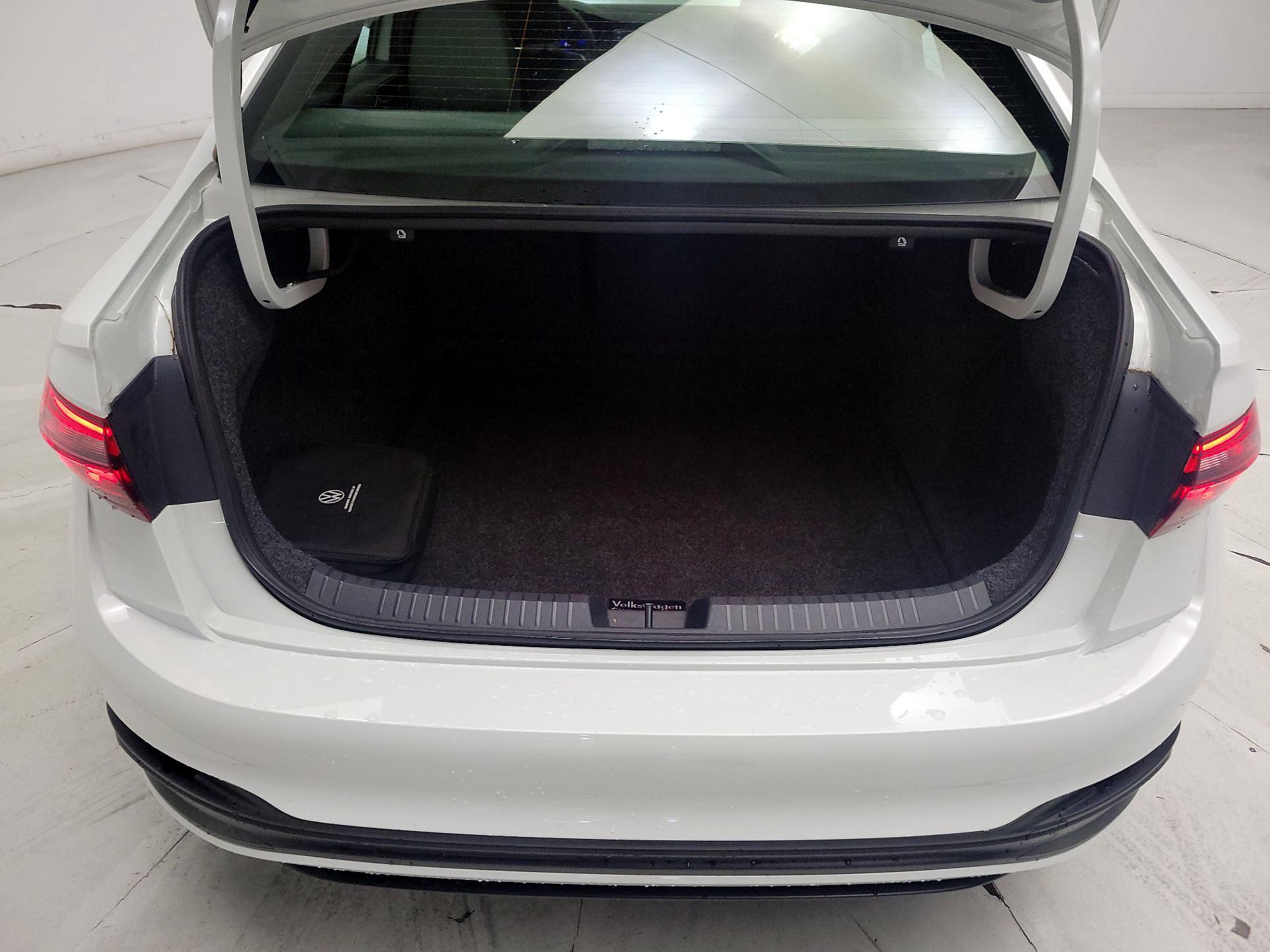 Thumbnail: 2023 Volkswagen Jetta - 20