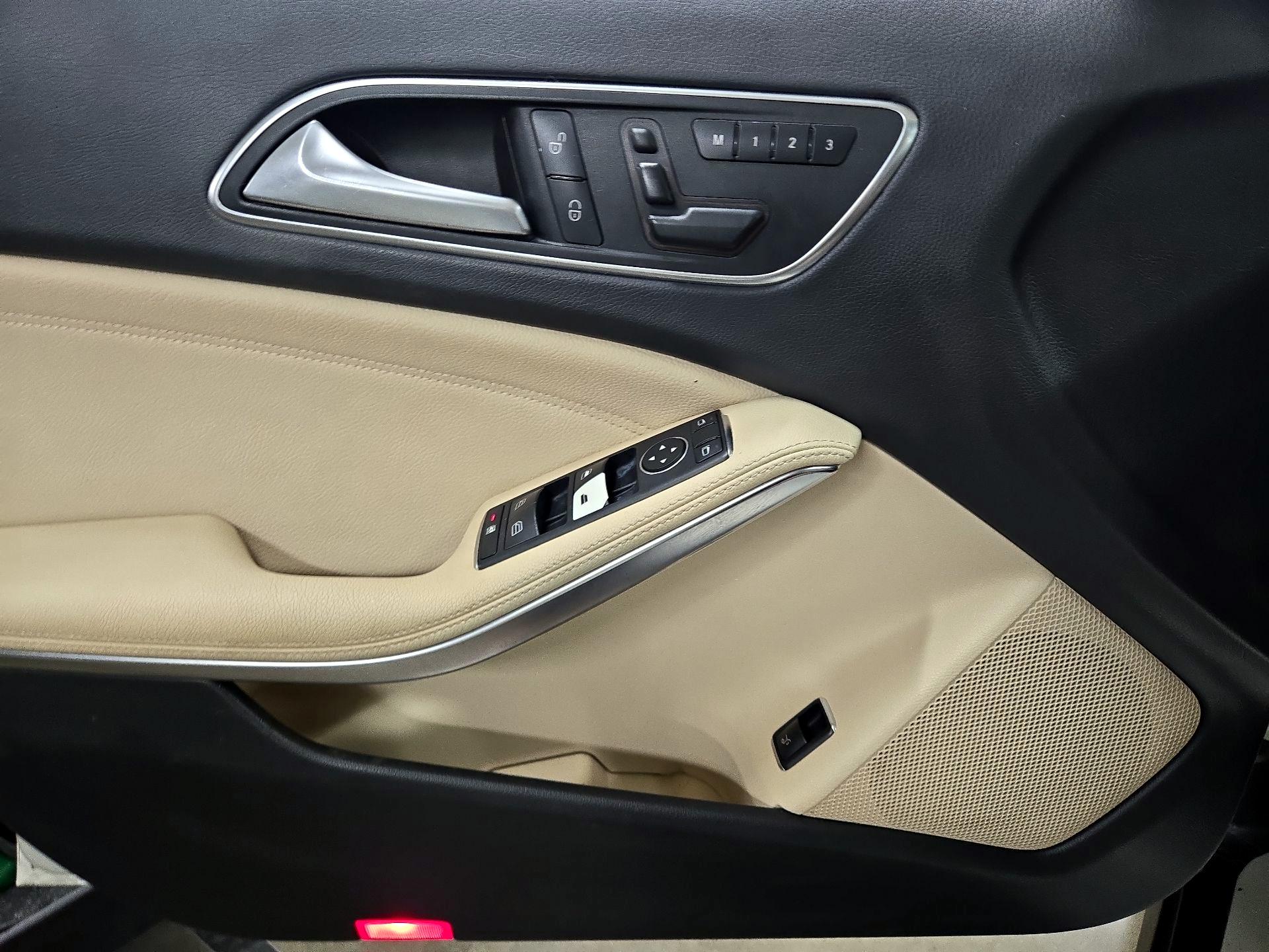 Thumbnail: 2016 Mercedes-Benz GLA - 12