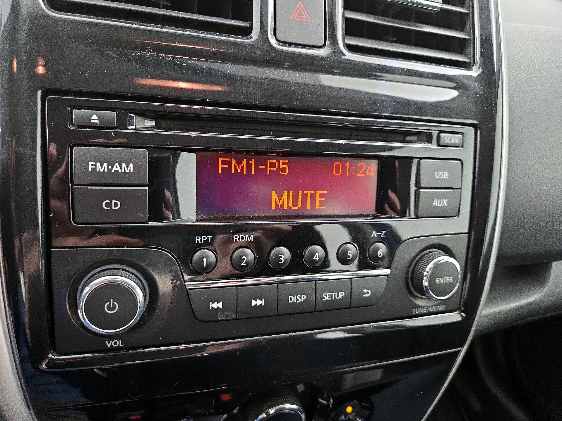 Thumbnail: 2015 Nissan Versa Note - 13