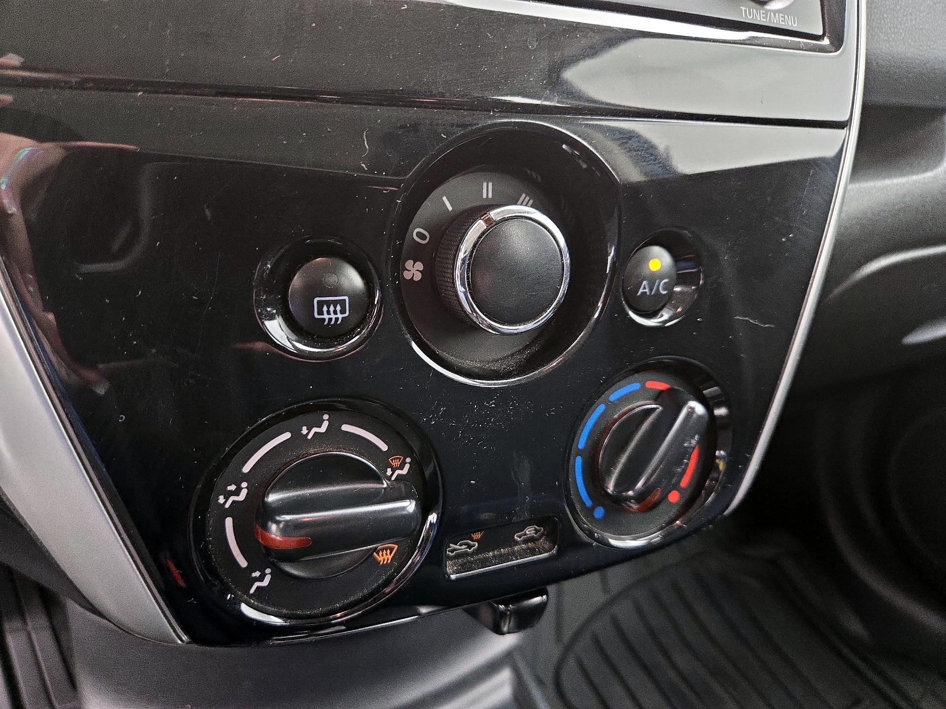 Thumbnail: 2015 Nissan Versa Note - 14