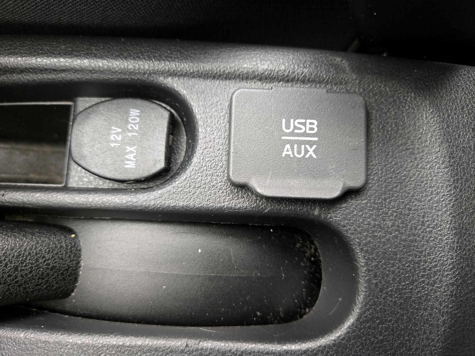 Thumbnail: 2015 Nissan Versa Note - 16