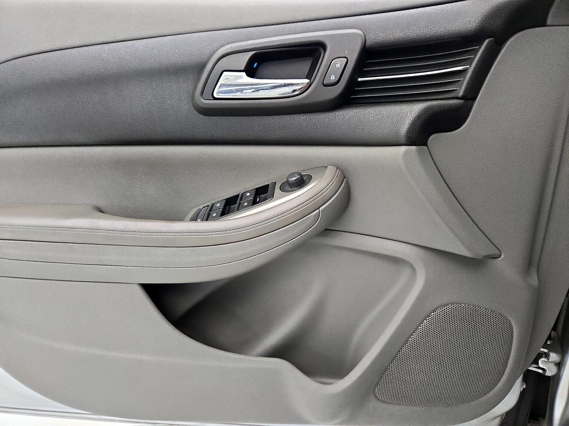 Thumbnail: 2016 Chevrolet Malibu - 12