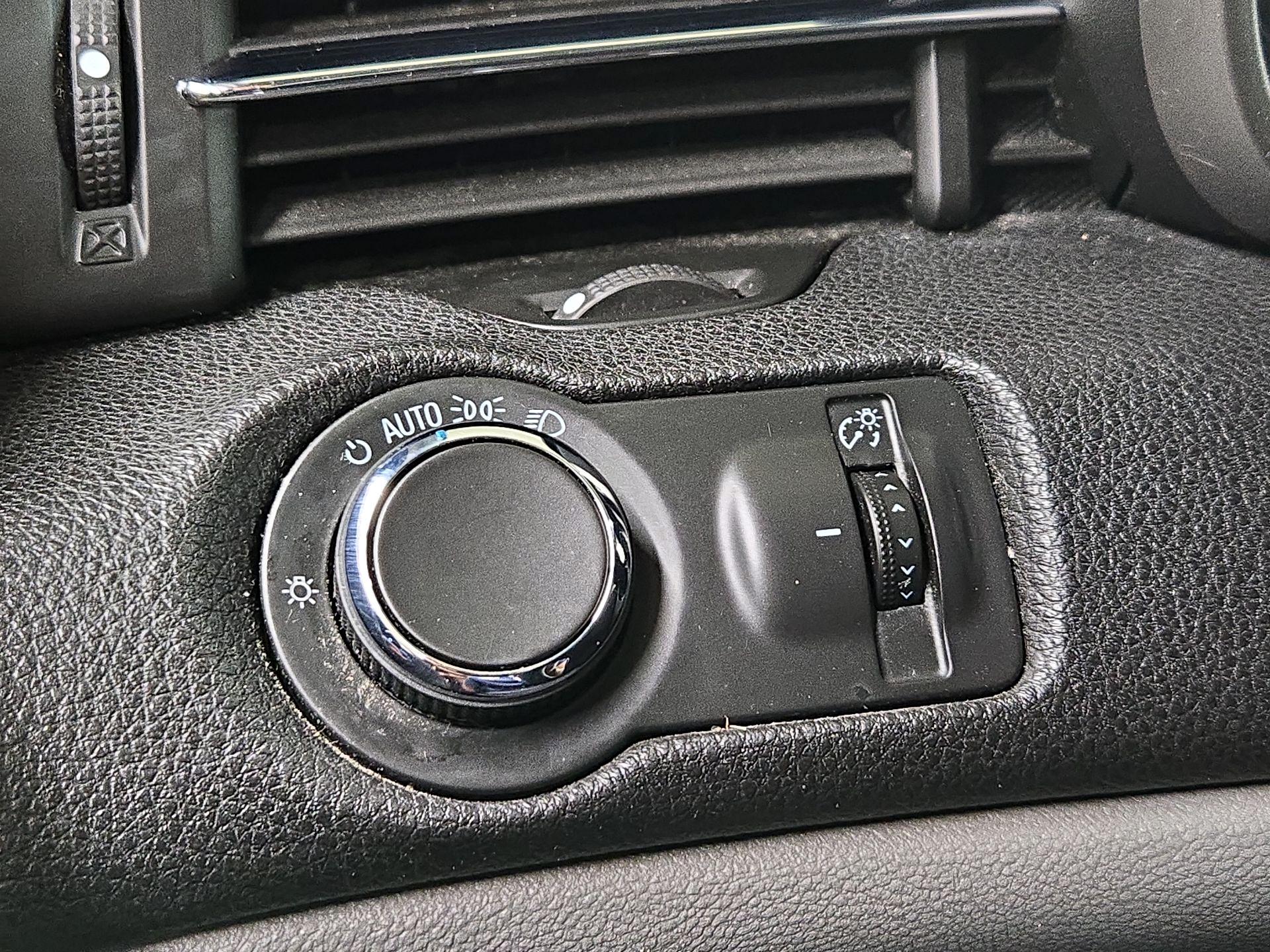 Thumbnail: 2016 Chevrolet Malibu - 13