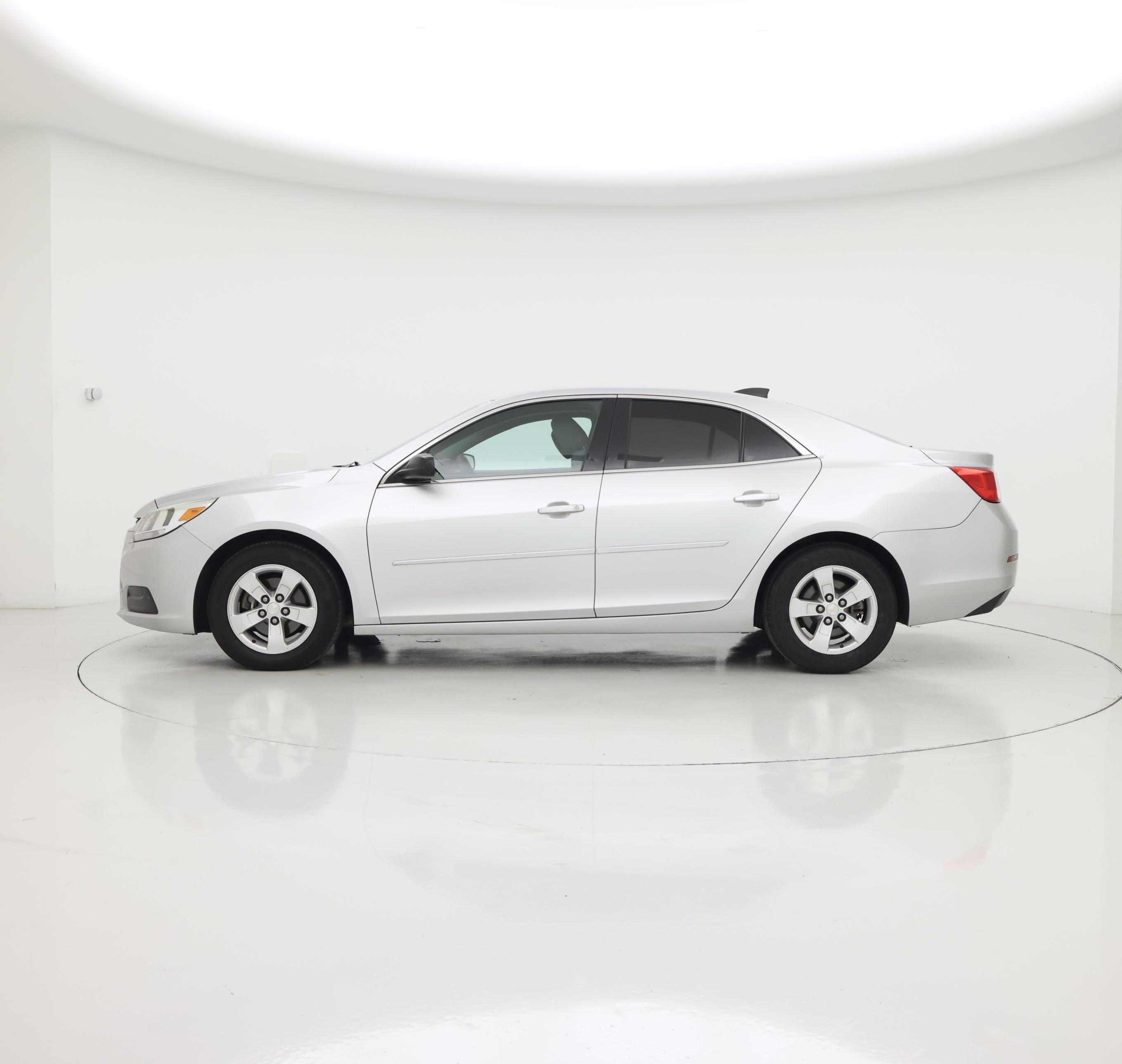 Thumbnail: 2016 Chevrolet Malibu - 3