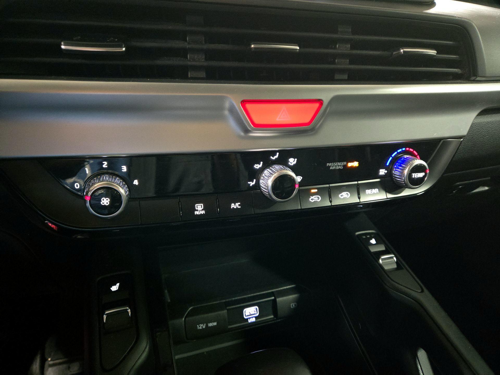 Thumbnail: 2021 Kia Telluride - 16