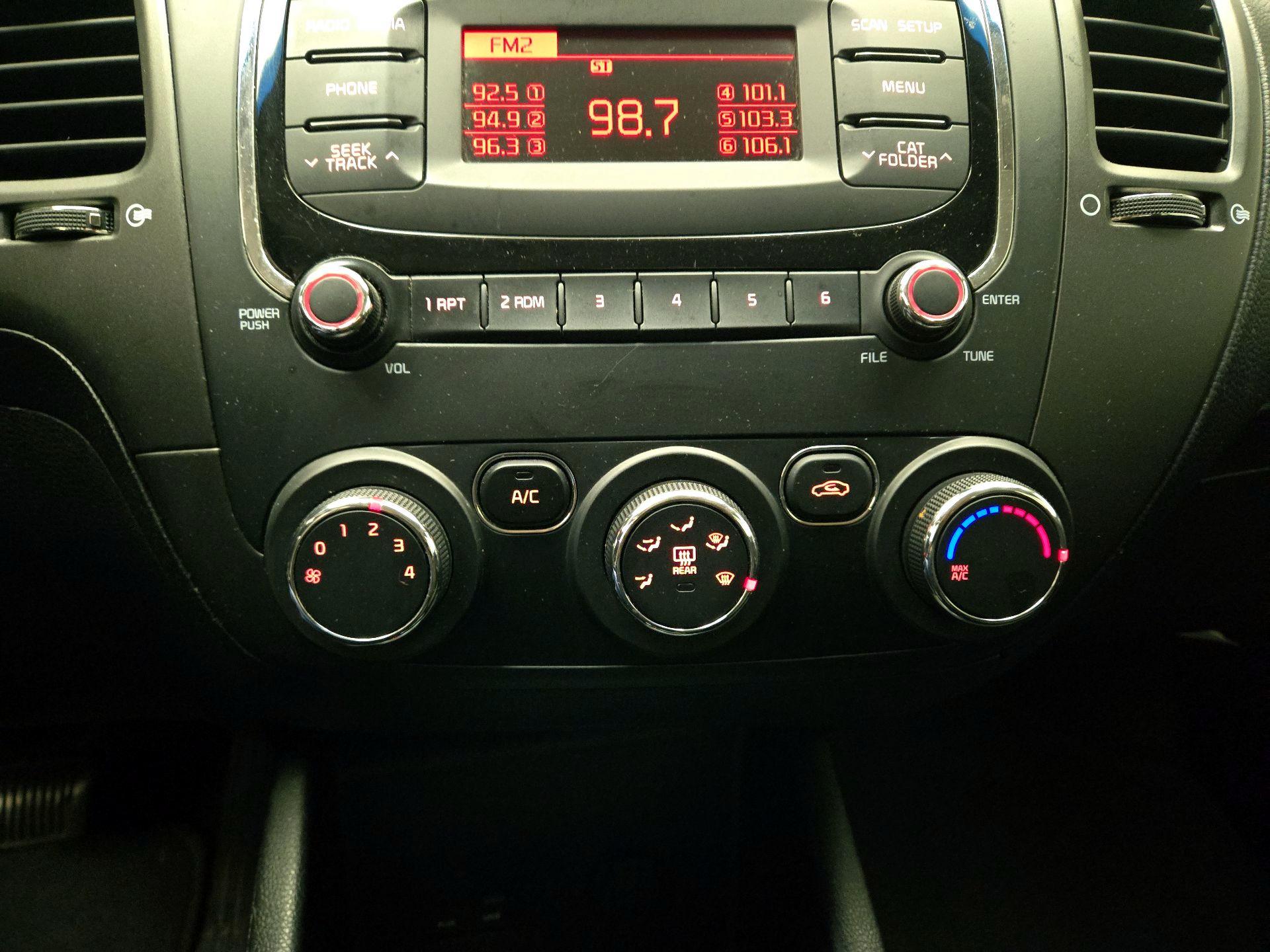 Thumbnail: 2018 Kia Forte - 15