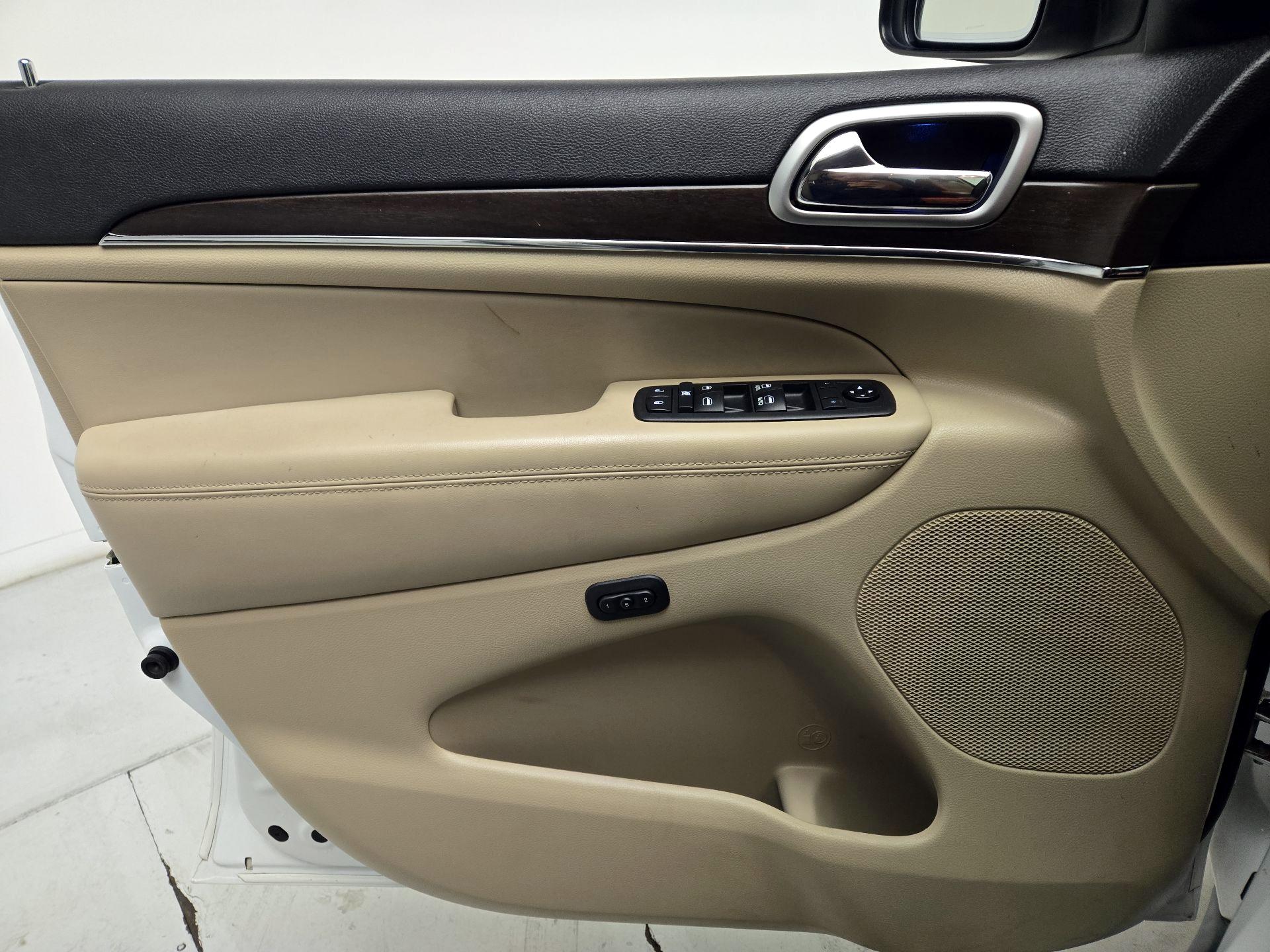 Thumbnail: 2018 Jeep Grand Cherokee - 12