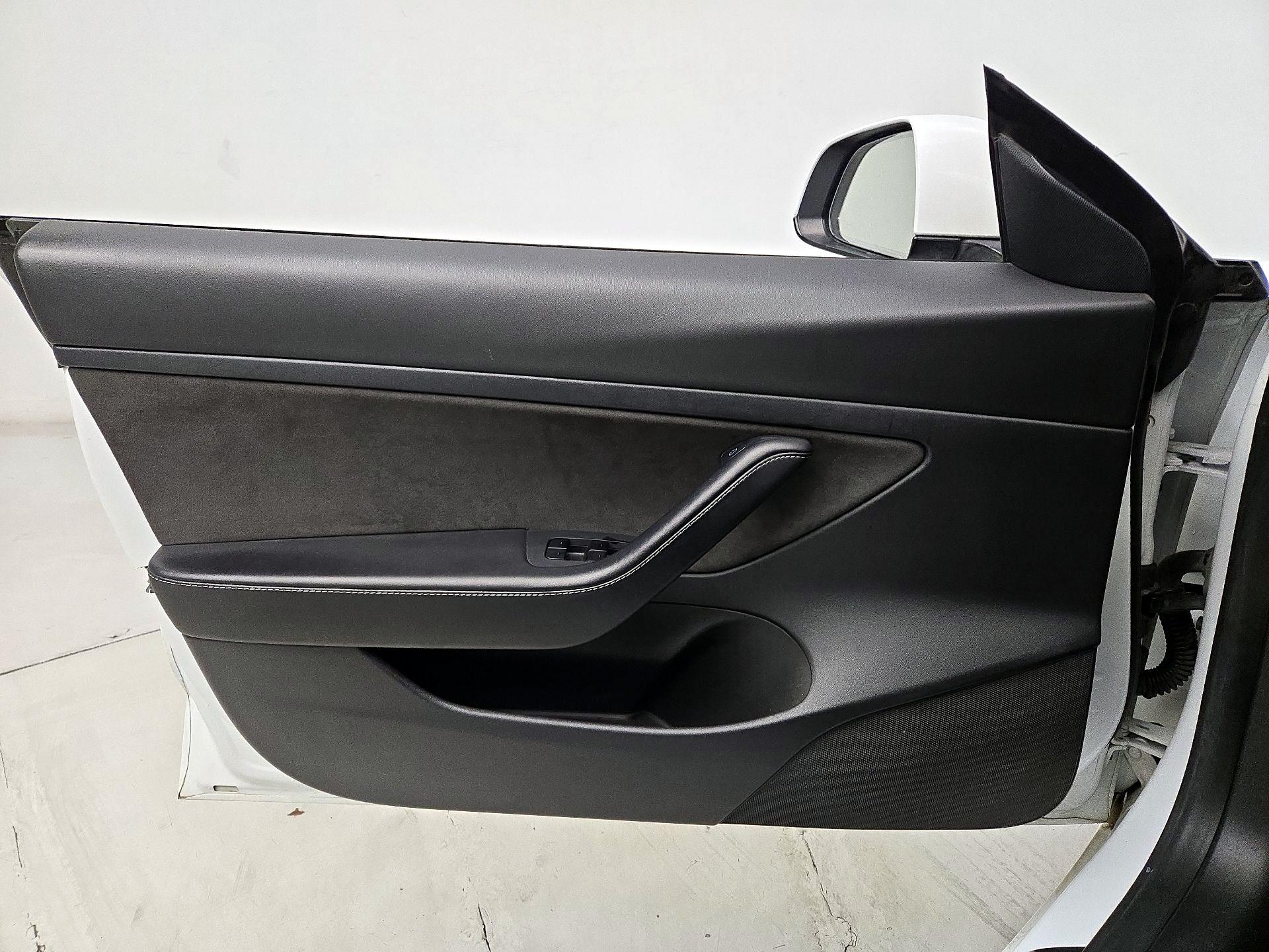 Thumbnail: 2021 Tesla Model 3 - 12