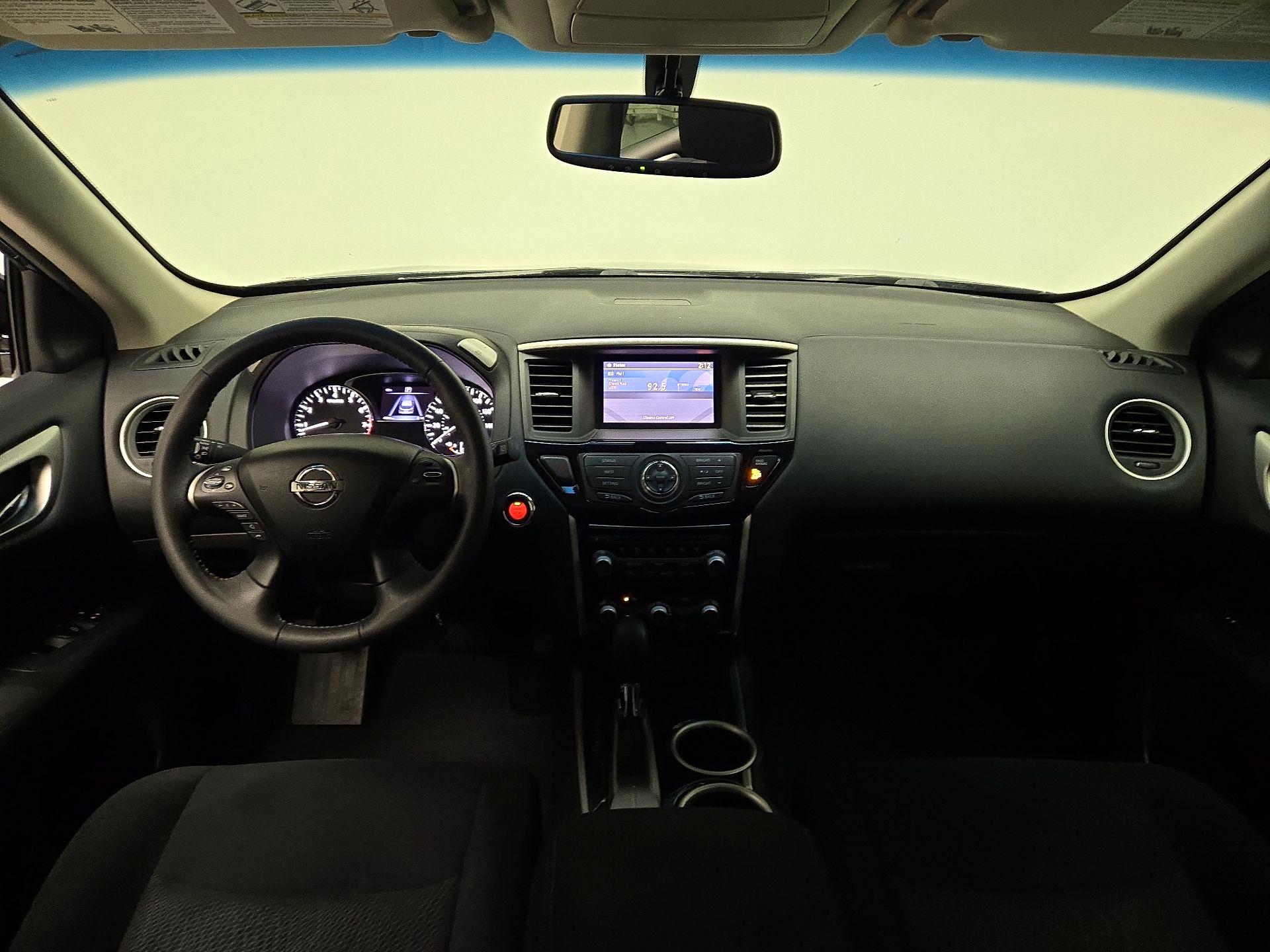 Thumbnail: 2016 Nissan Pathfinder - 9