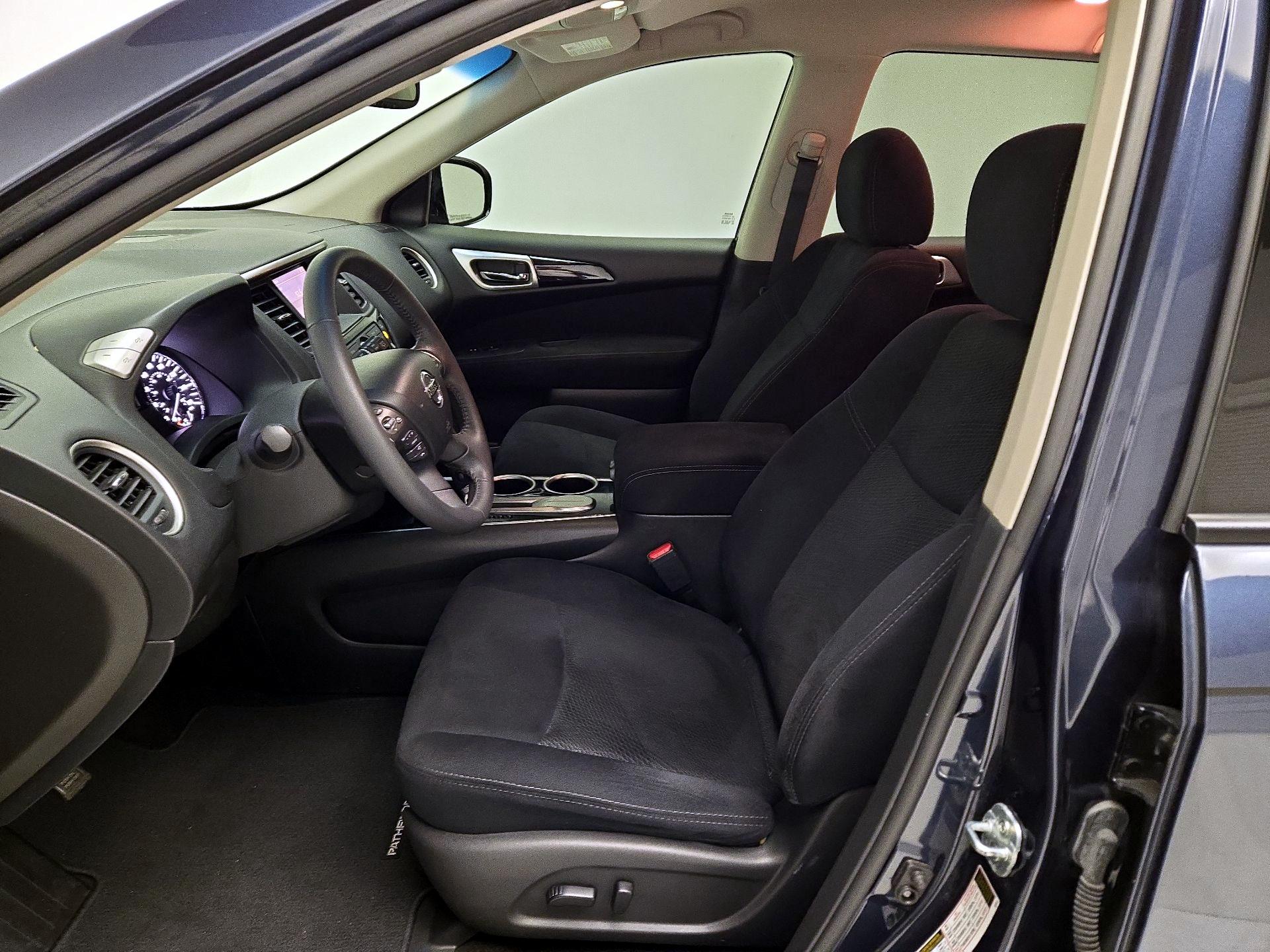 Thumbnail: 2016 Nissan Pathfinder - 11