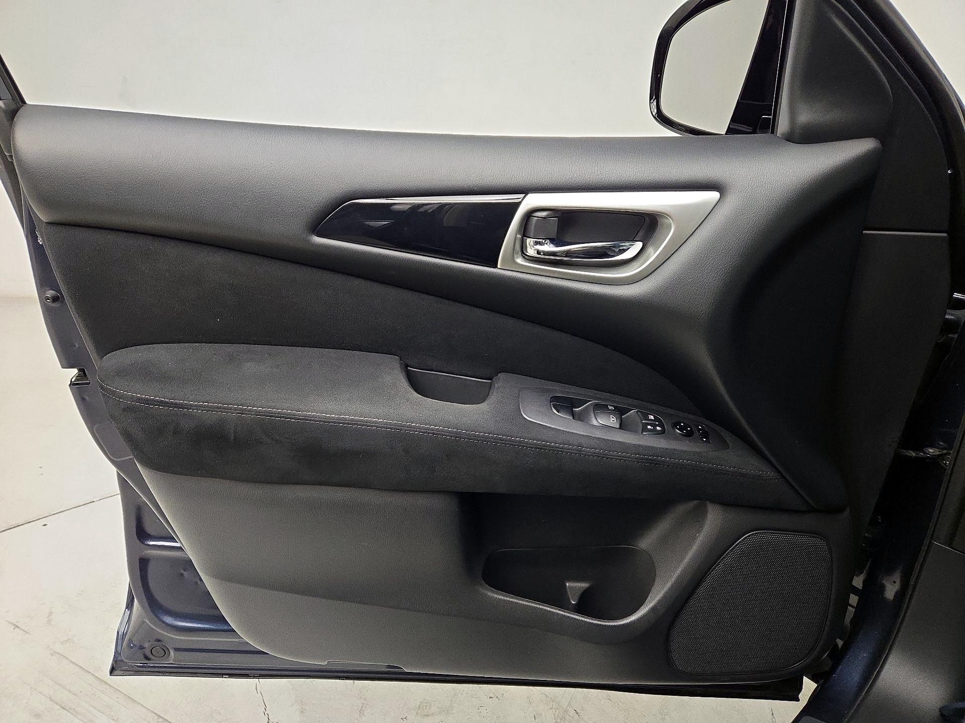 Thumbnail: 2016 Nissan Pathfinder - 12