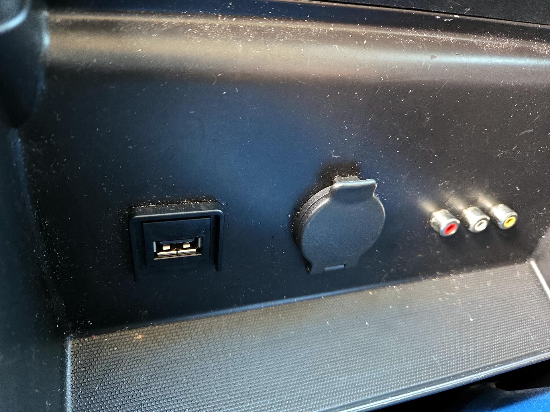 Thumbnail: 2016 Nissan Pathfinder - 18