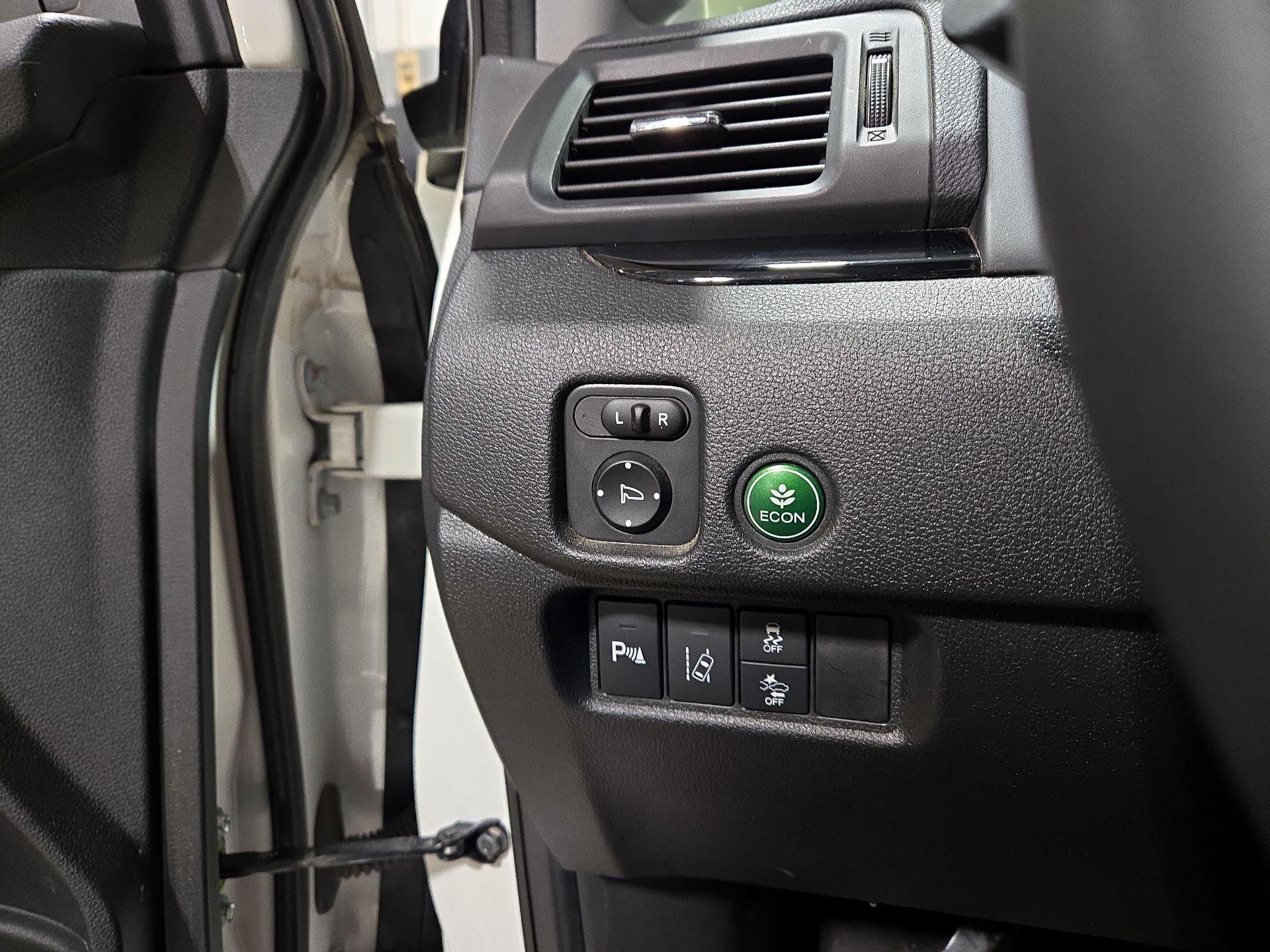 Thumbnail: 2017 Honda Pilot - 13