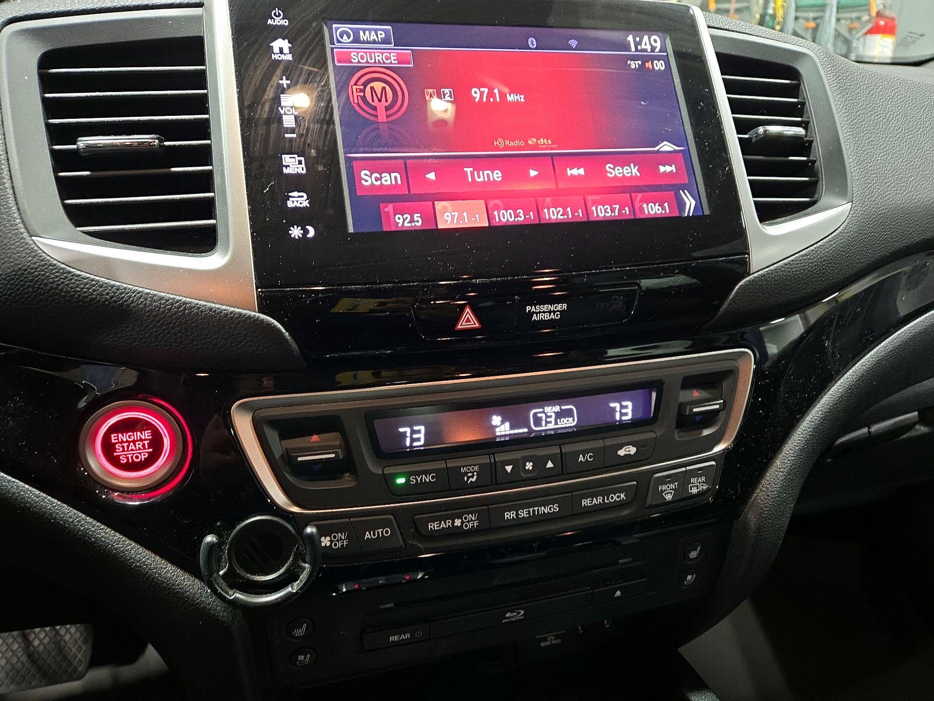 Thumbnail: 2017 Honda Pilot - 15