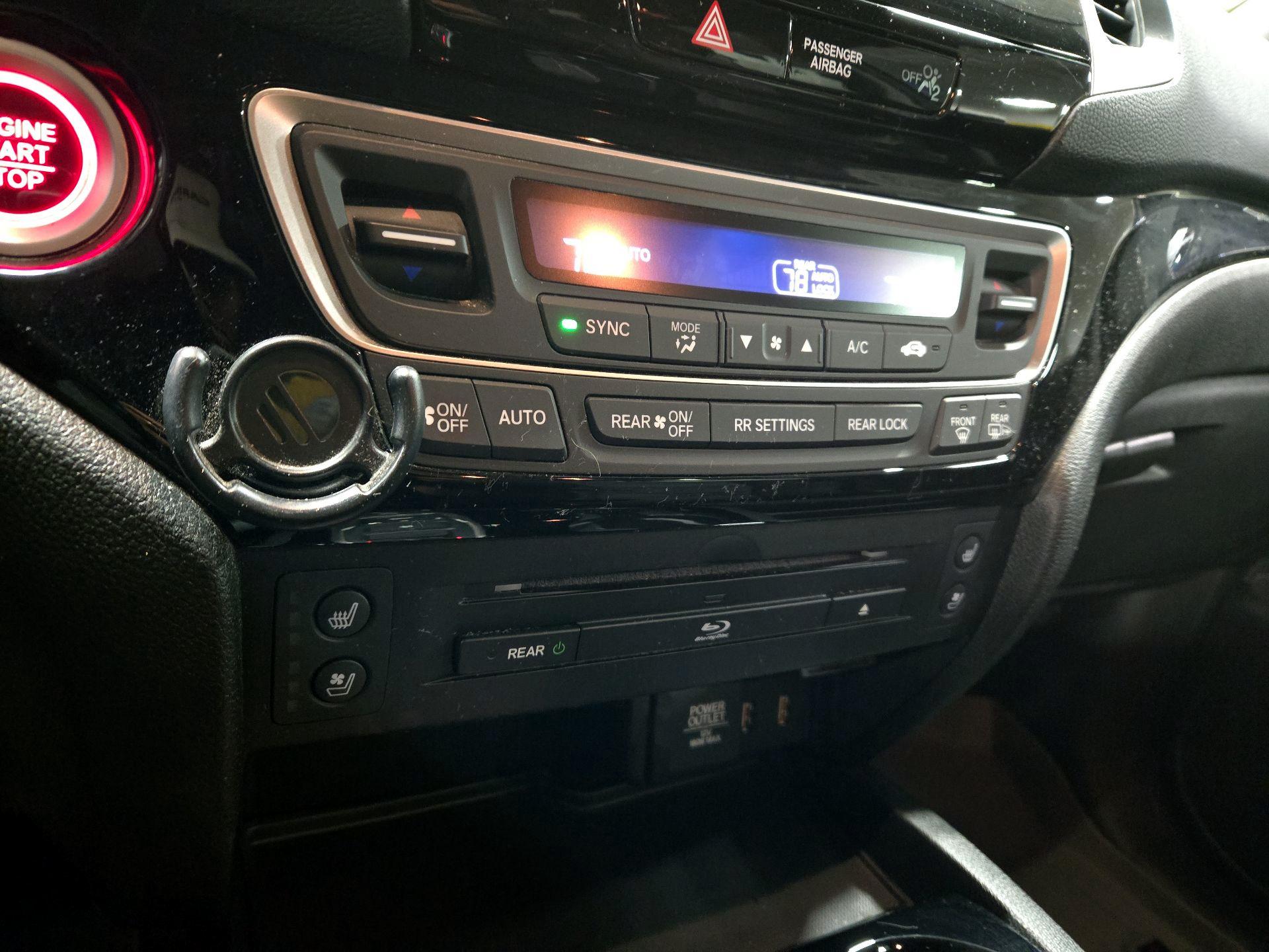 Thumbnail: 2017 Honda Pilot - 16