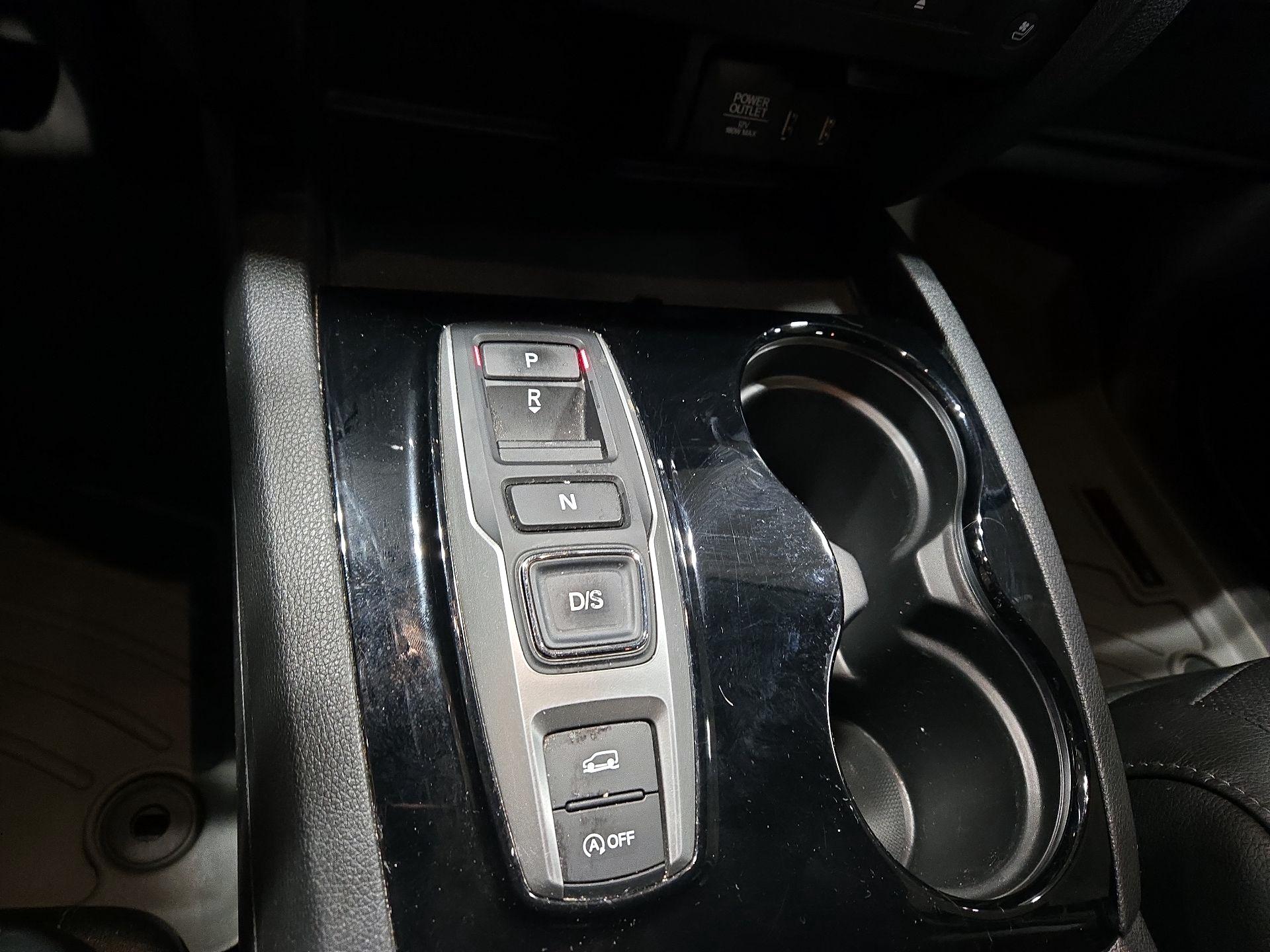 Thumbnail: 2017 Honda Pilot - 17