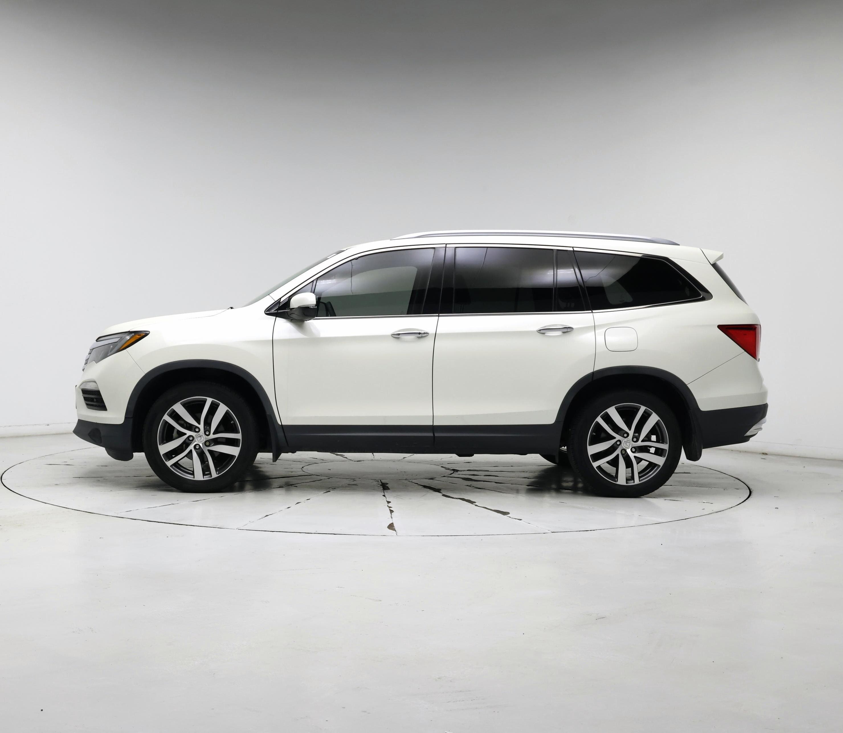 Thumbnail: 2017 Honda Pilot - 3