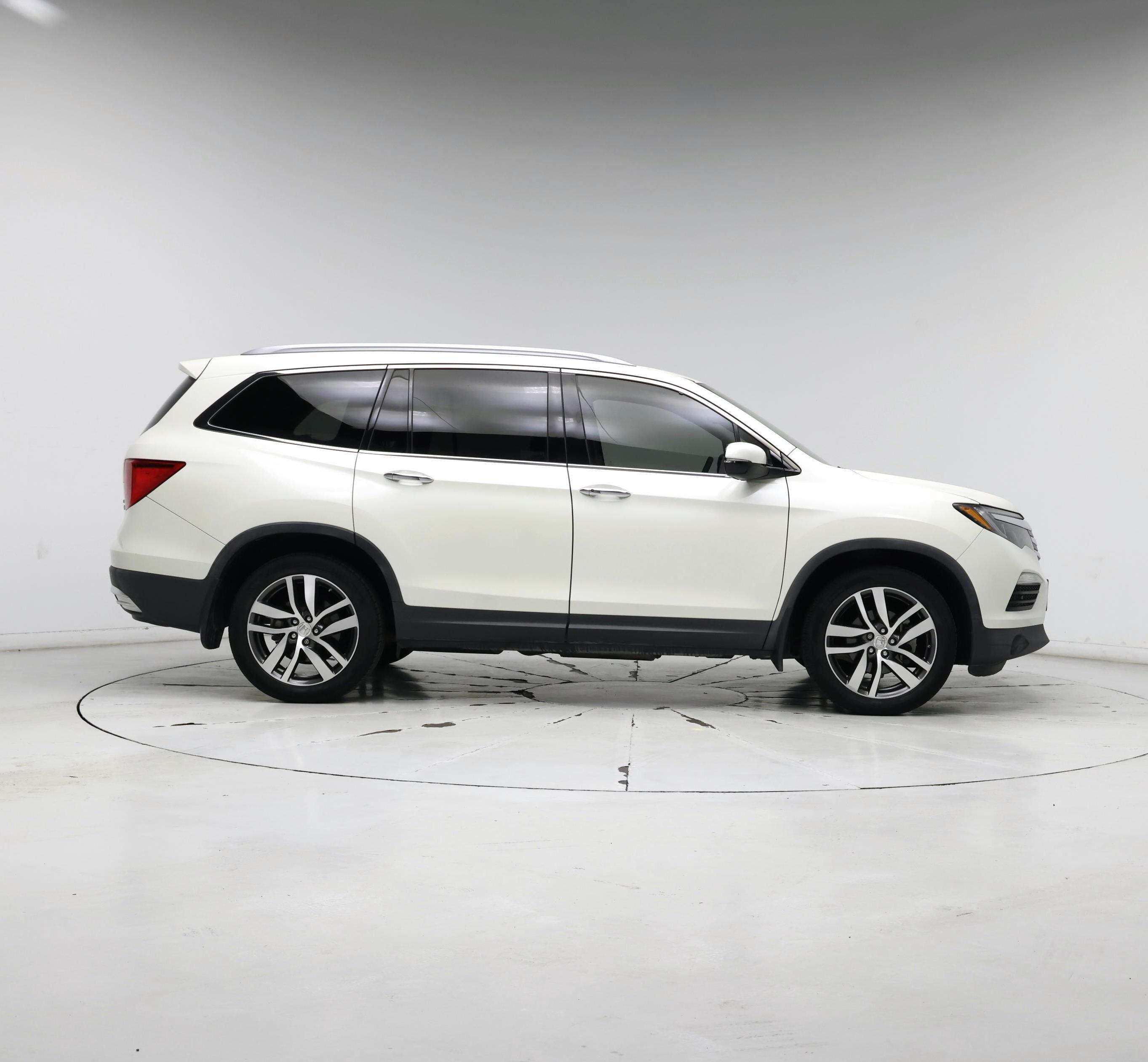 Thumbnail: 2017 Honda Pilot - 7