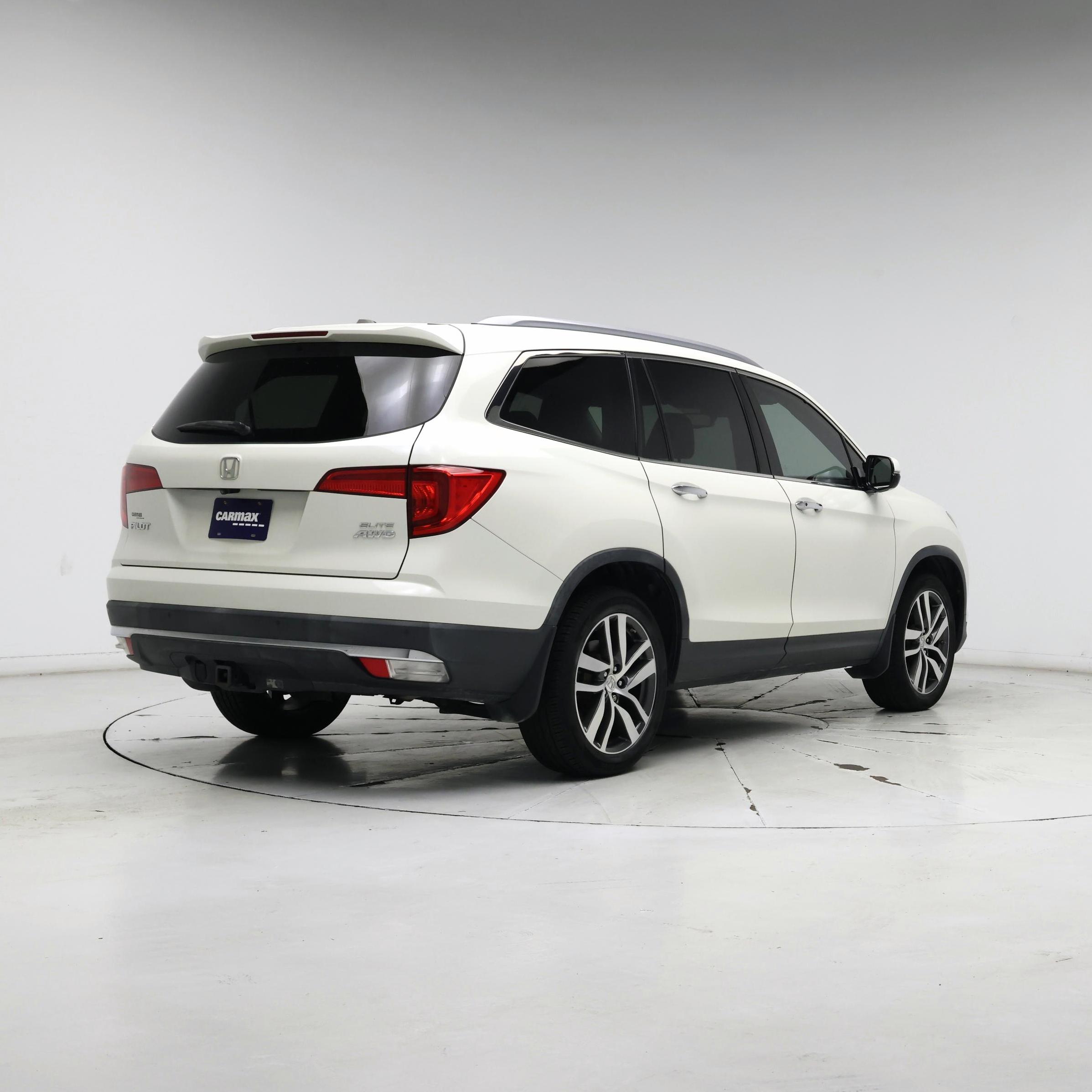 Thumbnail: 2017 Honda Pilot - 8