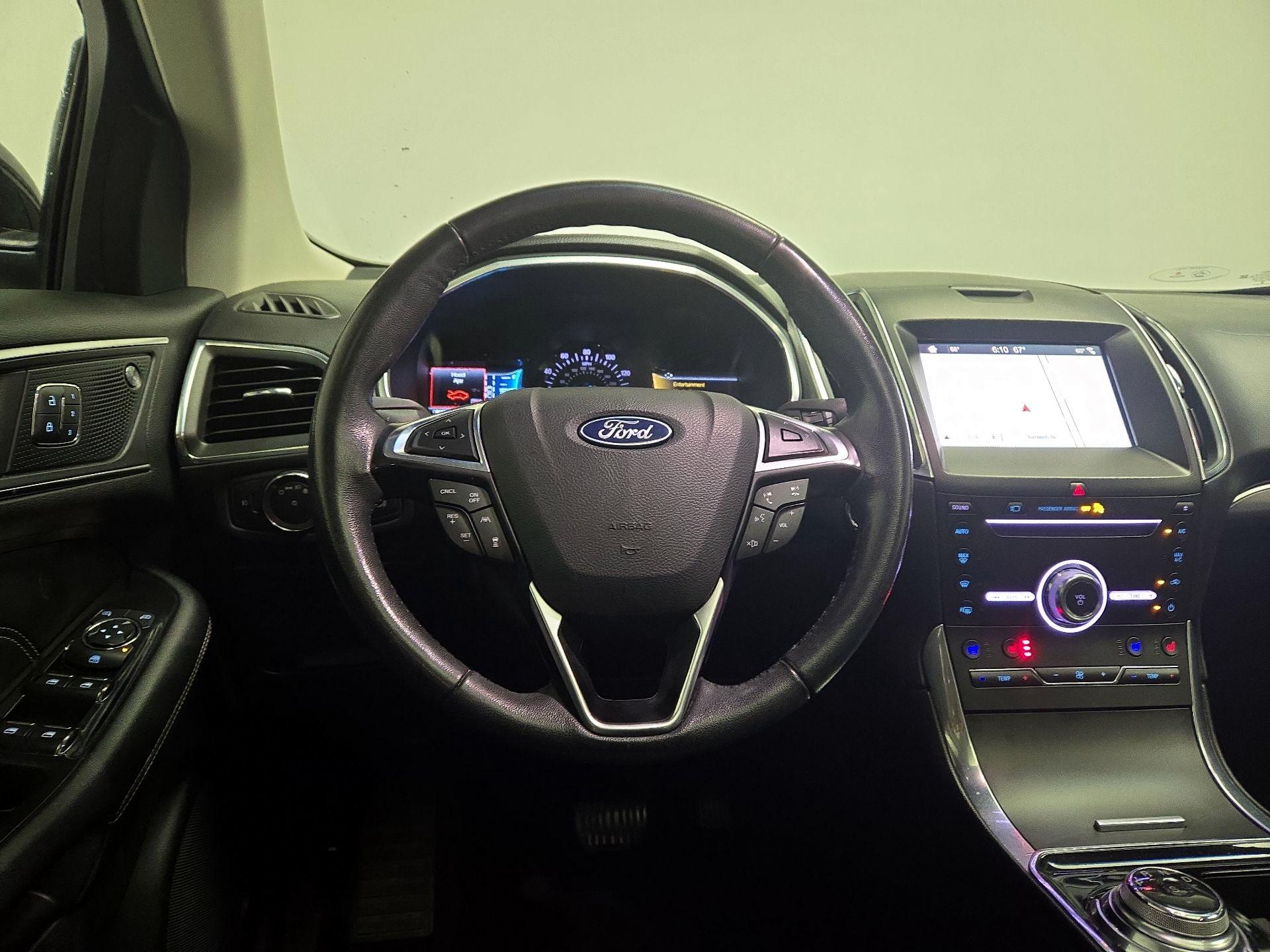Thumbnail: 2019 Ford Edge - 10