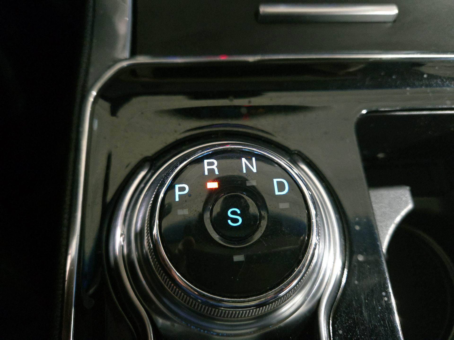 Thumbnail: 2019 Ford Edge - 18