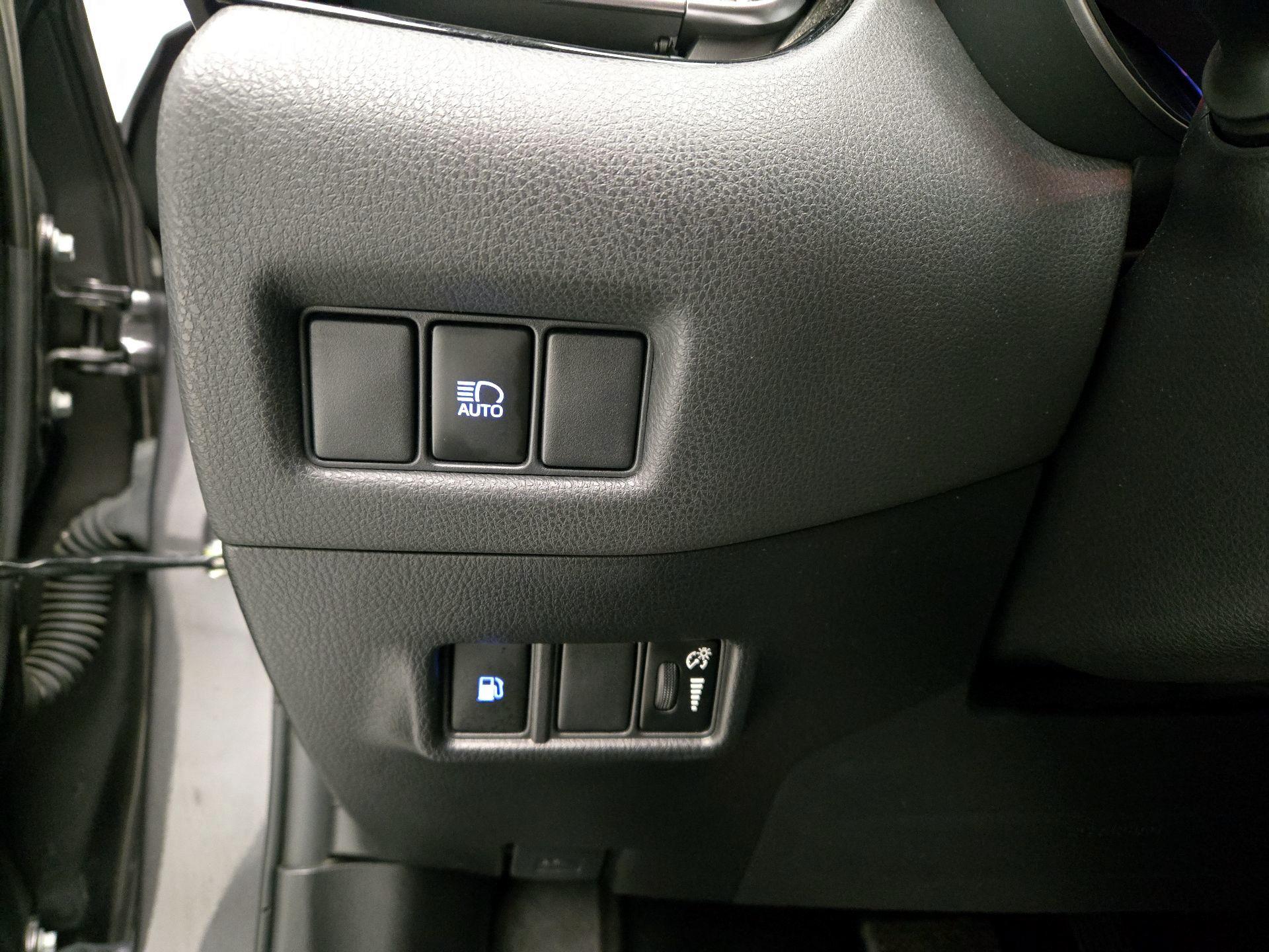 Thumbnail: 2021 Toyota C-HR - 13