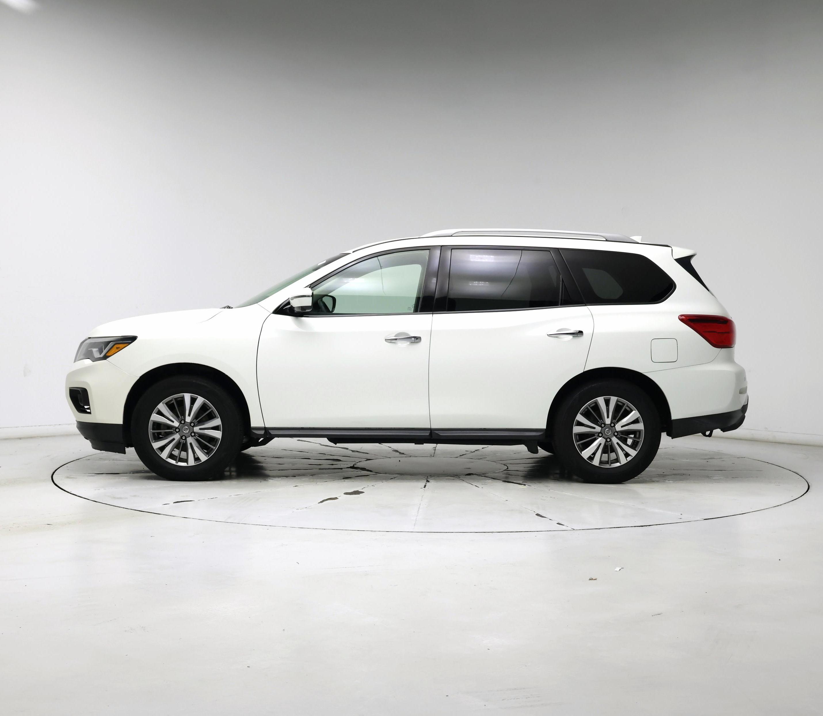 Thumbnail: 2019 Nissan Pathfinder - 3