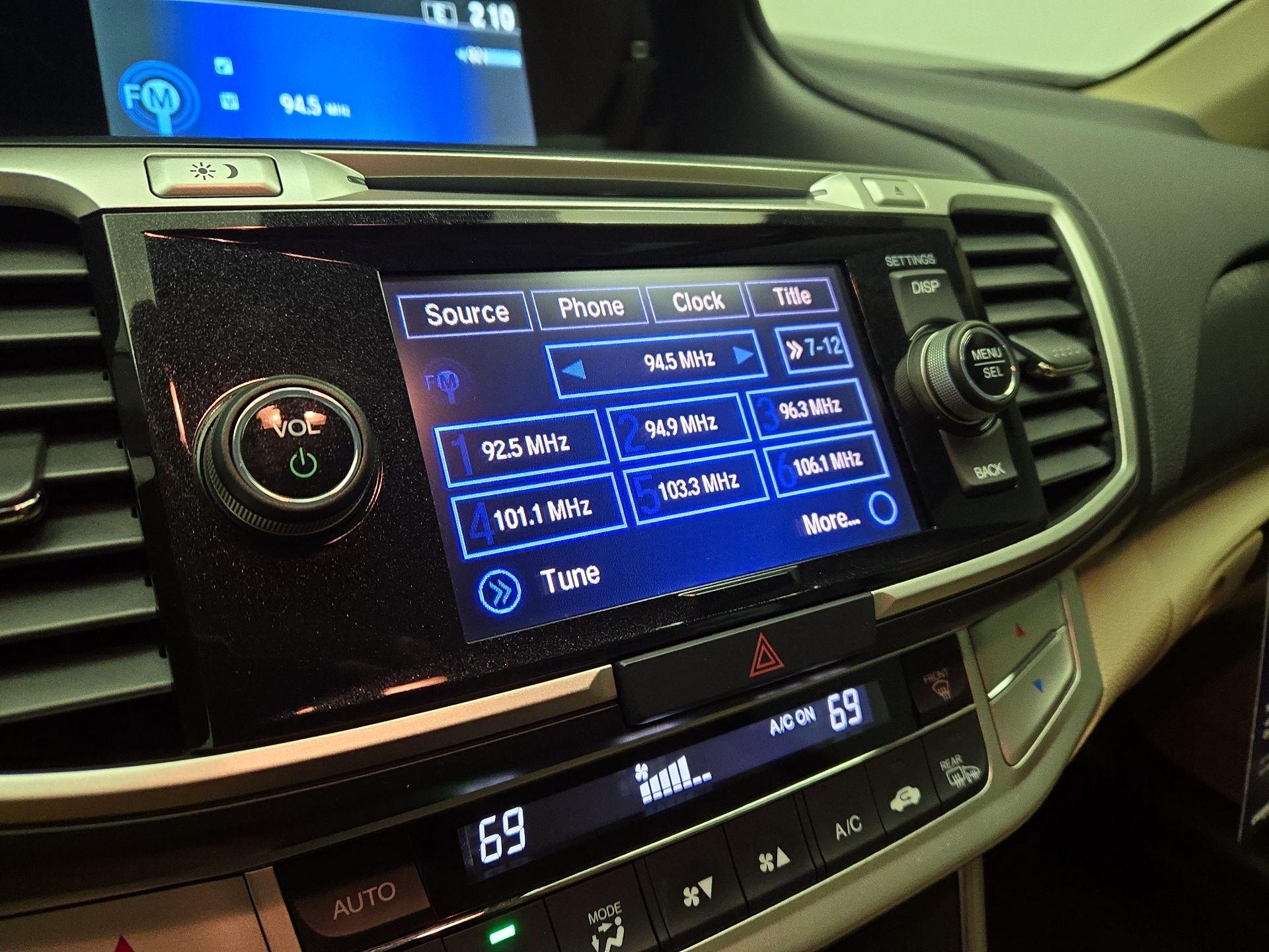 Thumbnail: 2015 Honda Accord - 15