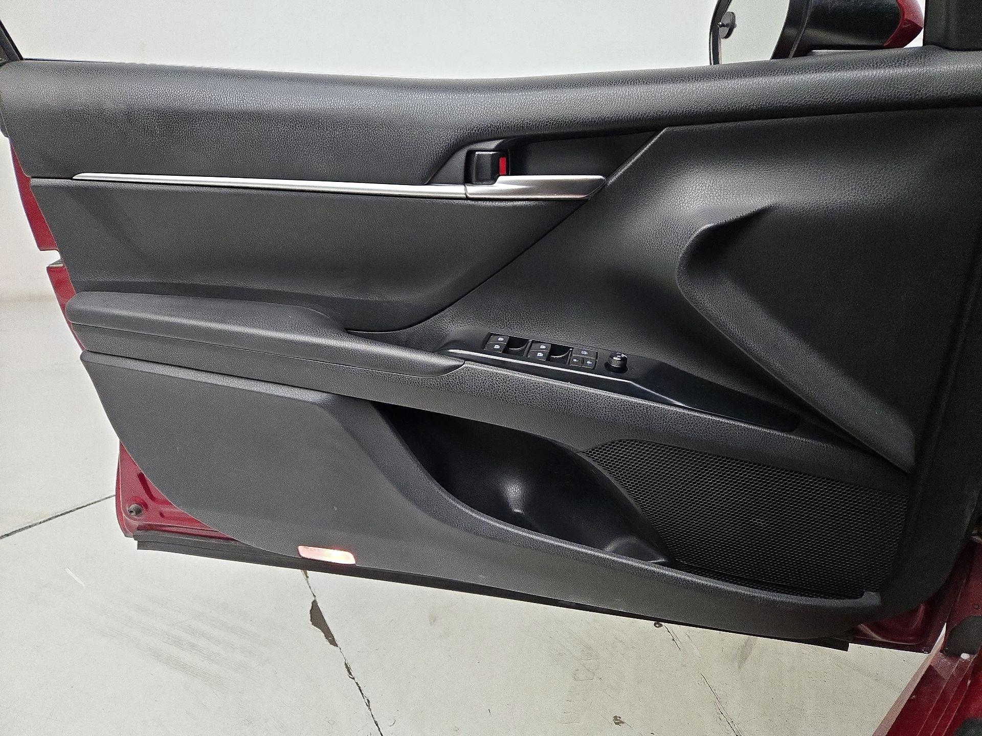 Thumbnail: 2018 Toyota Camry - 12