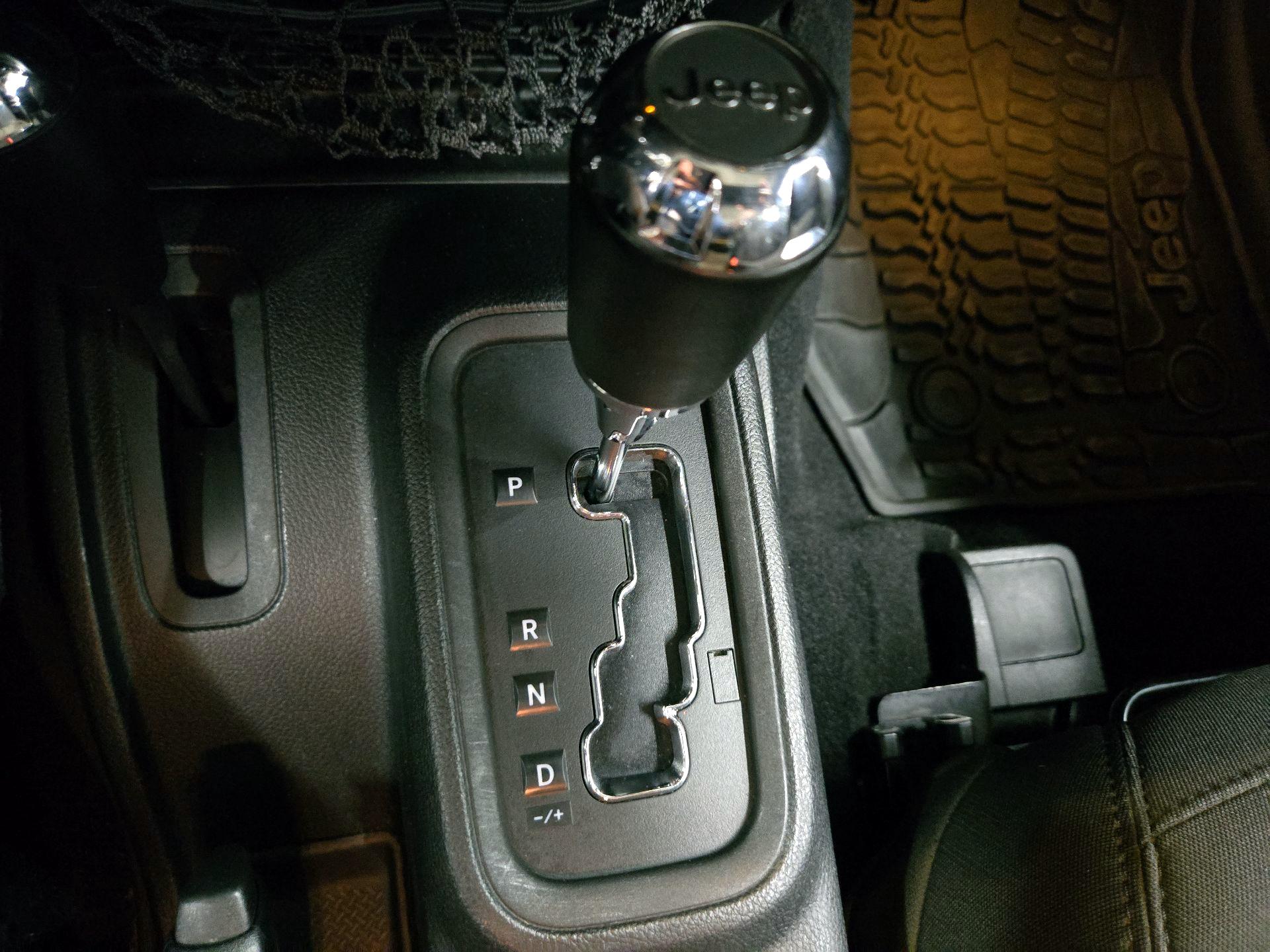 Thumbnail: 2014 Jeep Wrangler - 16