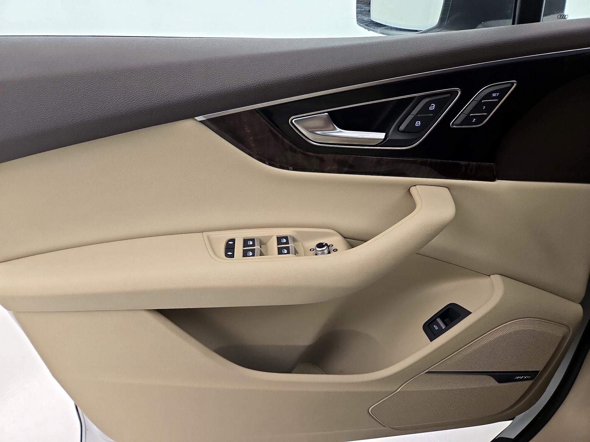 Thumbnail: 2017 Audi Q7 - 12