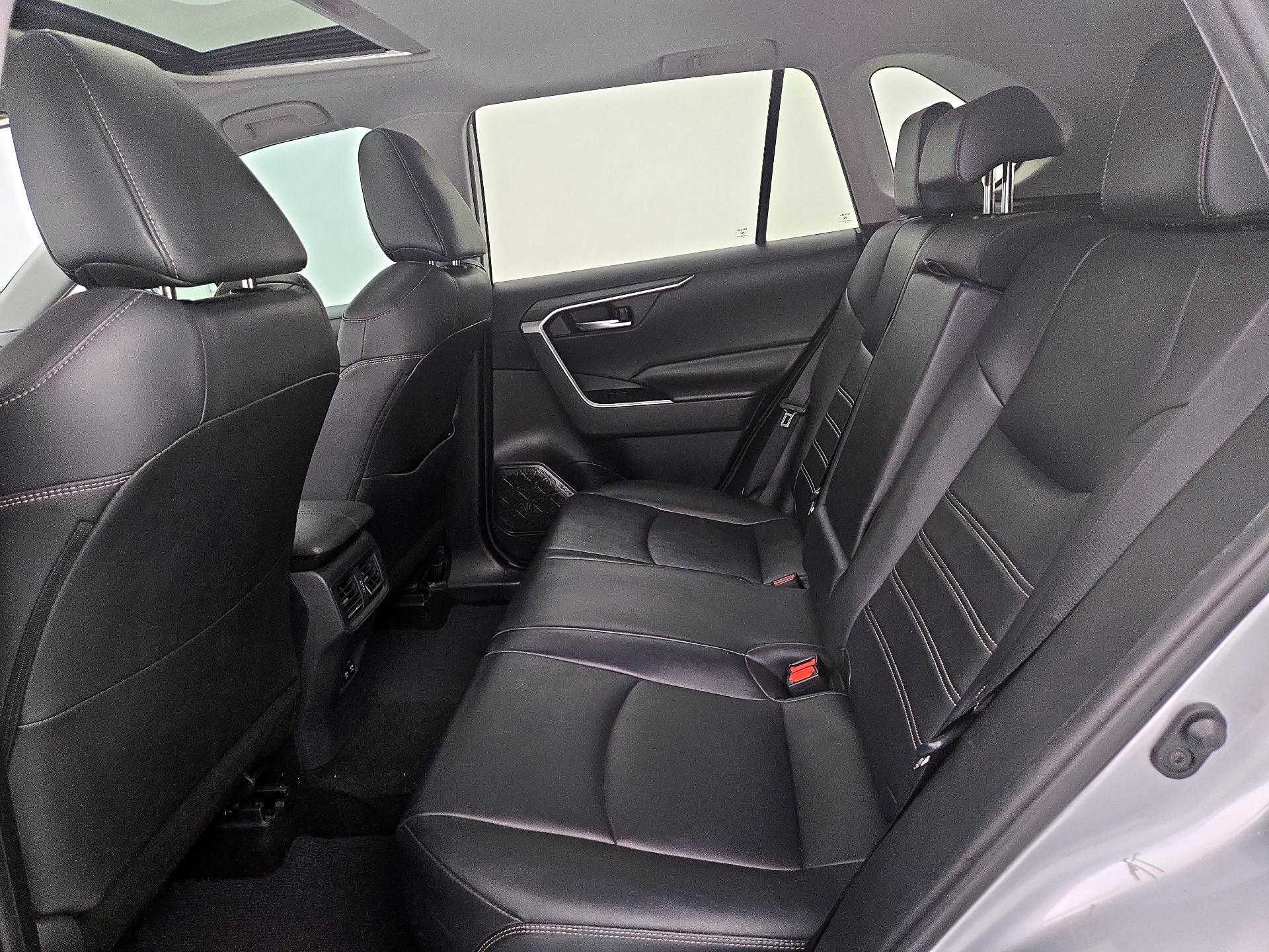 Thumbnail: 2019 Toyota RAV4 - 19