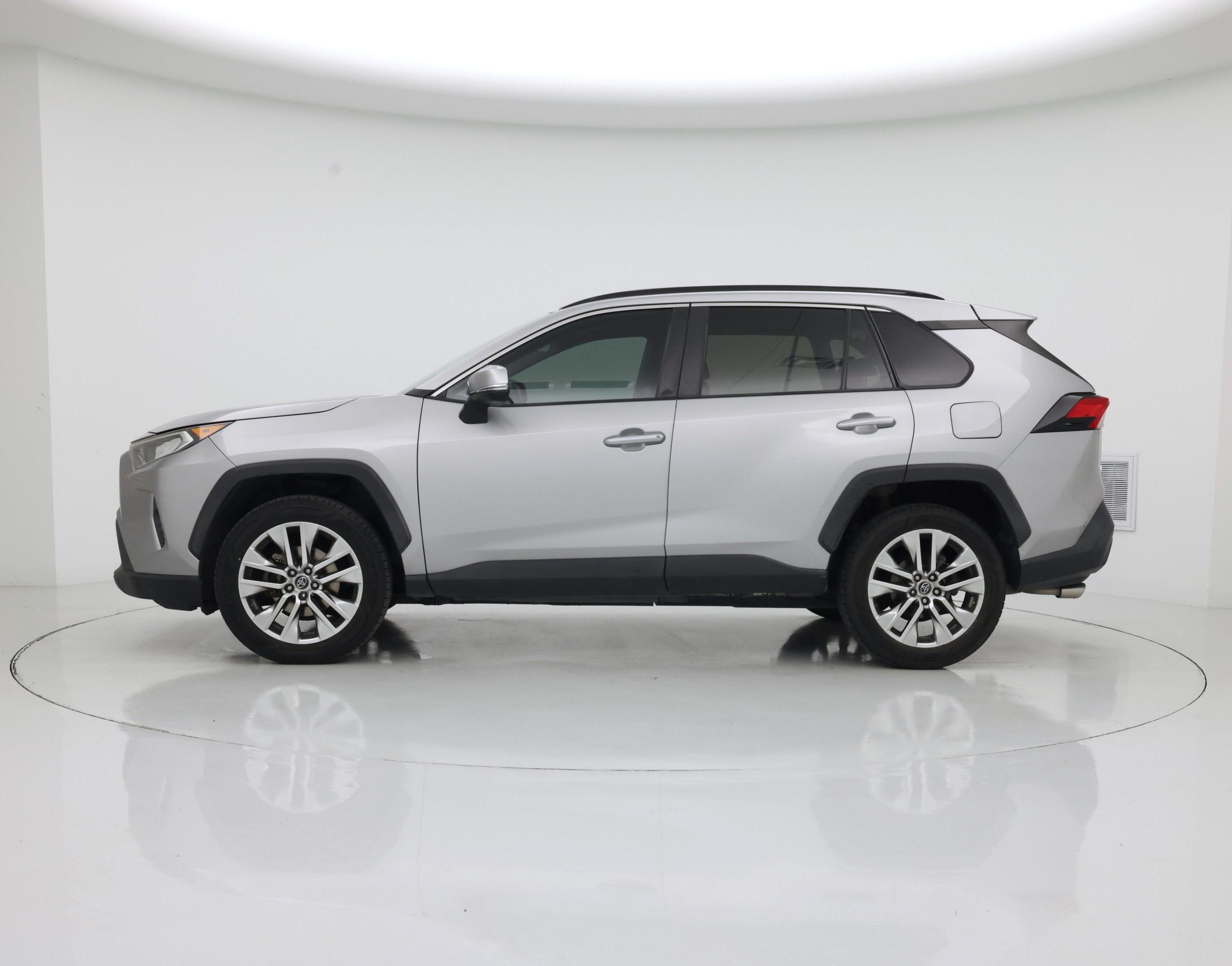 Thumbnail: 2019 Toyota RAV4 - 3