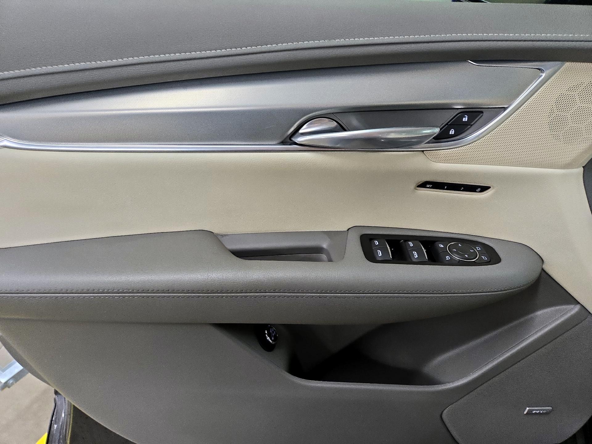 Thumbnail: 2019 Cadillac XT5 - 12