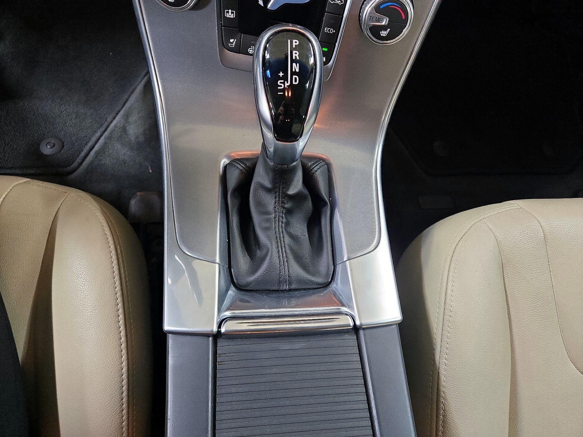 Thumbnail: 2018 Volvo S60 - 16