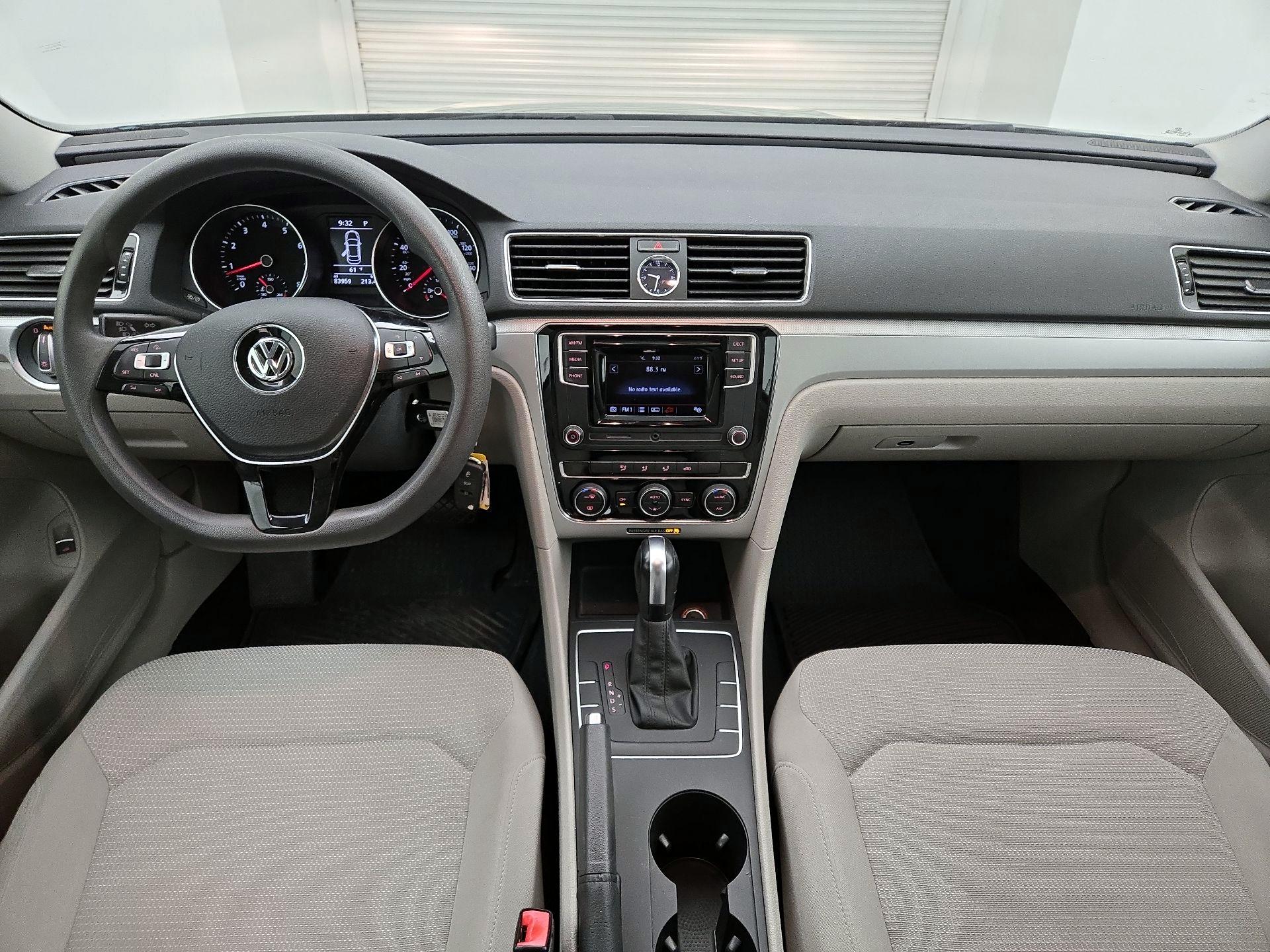 Thumbnail: 2016 Volkswagen Passat - 9