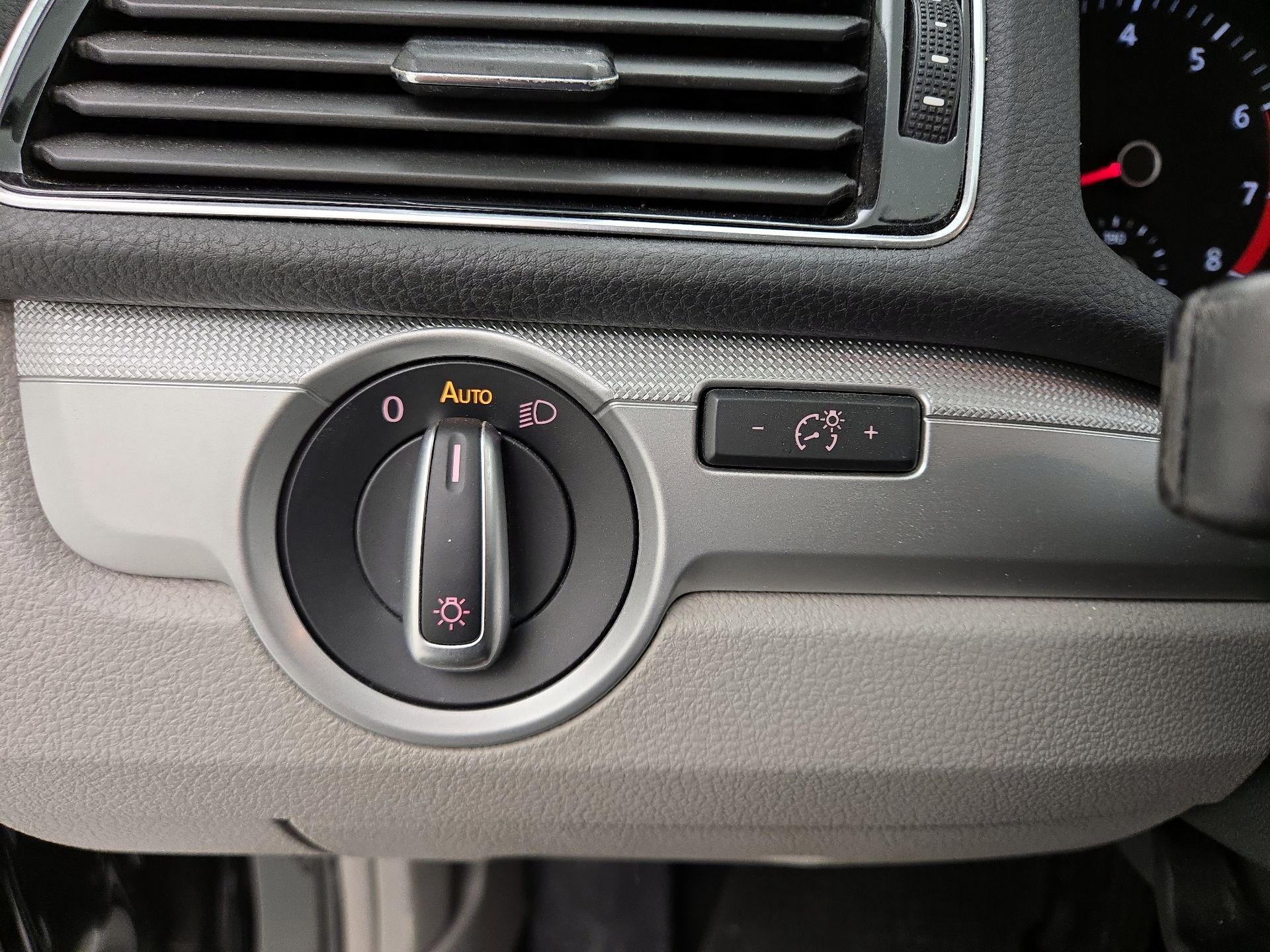 Thumbnail: 2016 Volkswagen Passat - 13