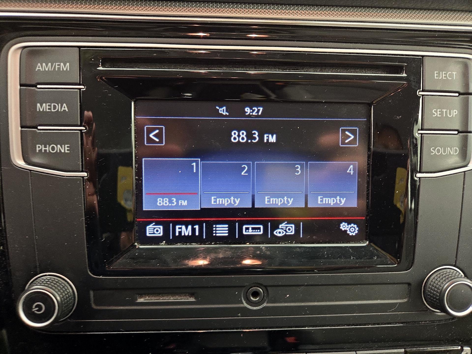 Thumbnail: 2016 Volkswagen Passat - 15